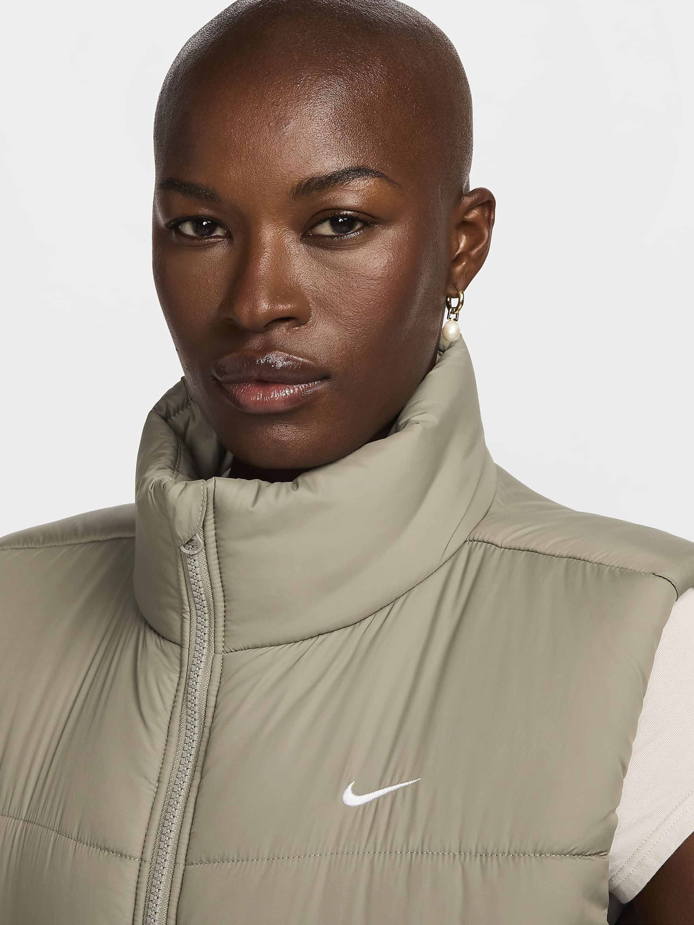 Куртки та дублянки NIKE SPORTSWEAR CLASSIC PUFFER THER модель FZ5922-320 Куртки та дублянки NIKE SPORTSWEAR CLASSIC PUFFER THER модель FZ5922-320 Фото