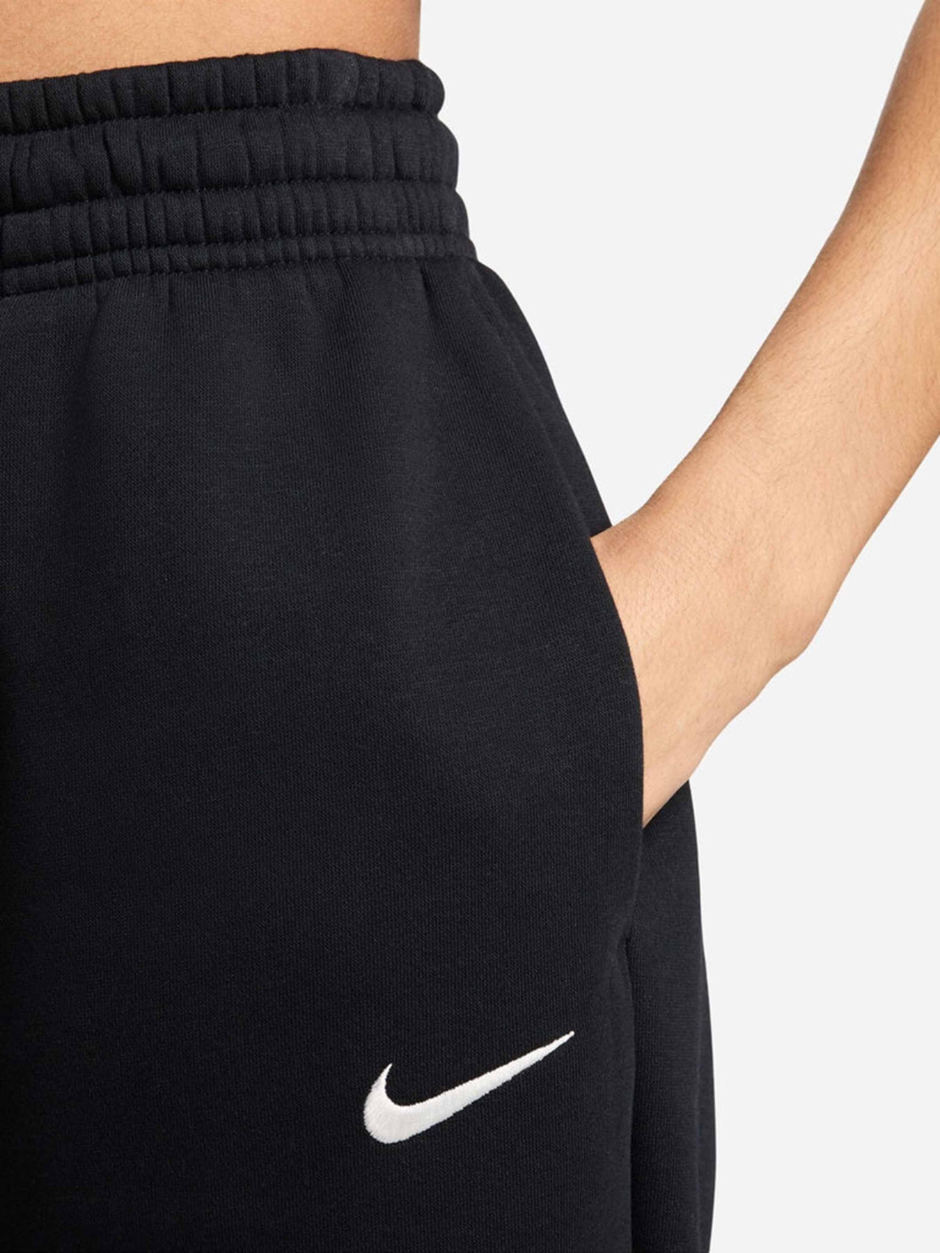 Брюки NIKE SPORTSWEAR PHOENIX FLEECE модель FZ5996-010 Брюки NIKE SPORTSWEAR PHOENIX FLEECE модель FZ5996-010 Фото