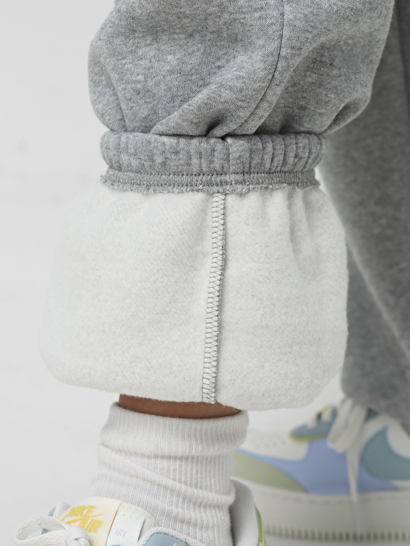 Брюки NIKE SPORTSWEAR PHOENIX FLEECE модель FZ5996-063 Фото