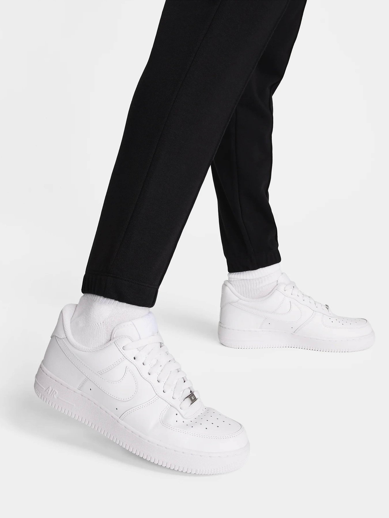 Брюки NIKE SPORTSWEAR CHILL TERRY модель FN2434-010 Фото