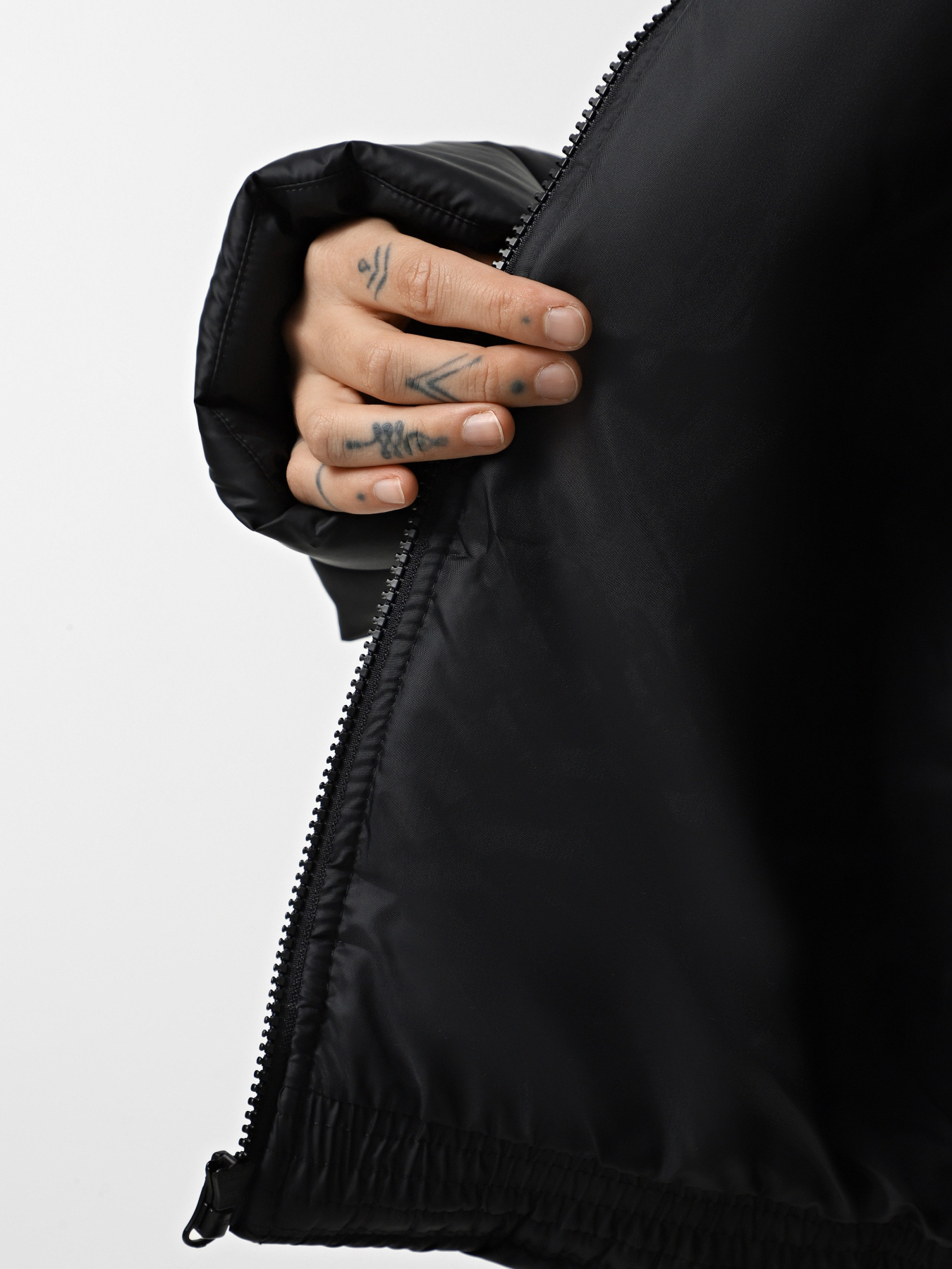 Куртки и дубленки NIKE SPORTSWEAR CLASSIC PUFFER THER модель FZ5899-010 Куртки и дубленки NIKE SPORTSWEAR CLASSIC PUFFER THER модель FZ5899-010 Фото