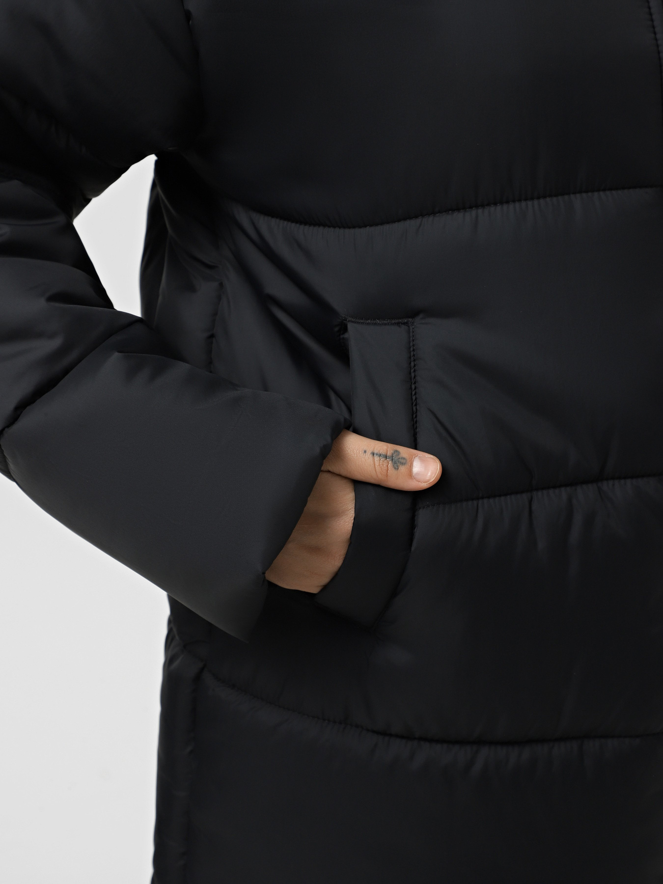 Куртки та дублянки NIKE SPORTSWEAR CLASSIC PUFFER THER модель FZ5903-010 Фото