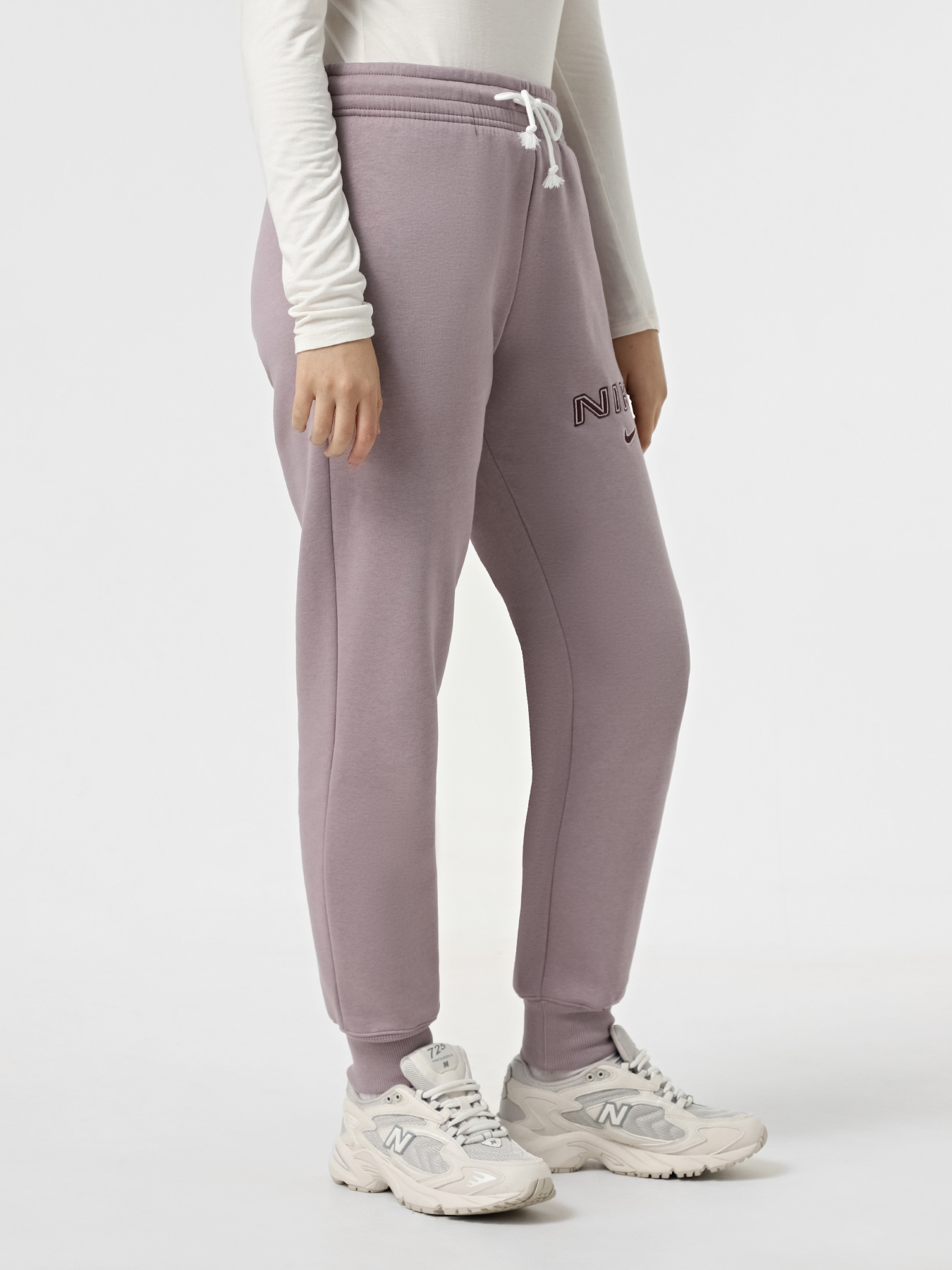 Брюки NIKE SPORTSWEAR PHOENIX FLEECE модель HM9757-226 Брюки NIKE SPORTSWEAR PHOENIX FLEECE модель HM9757-226 Фото