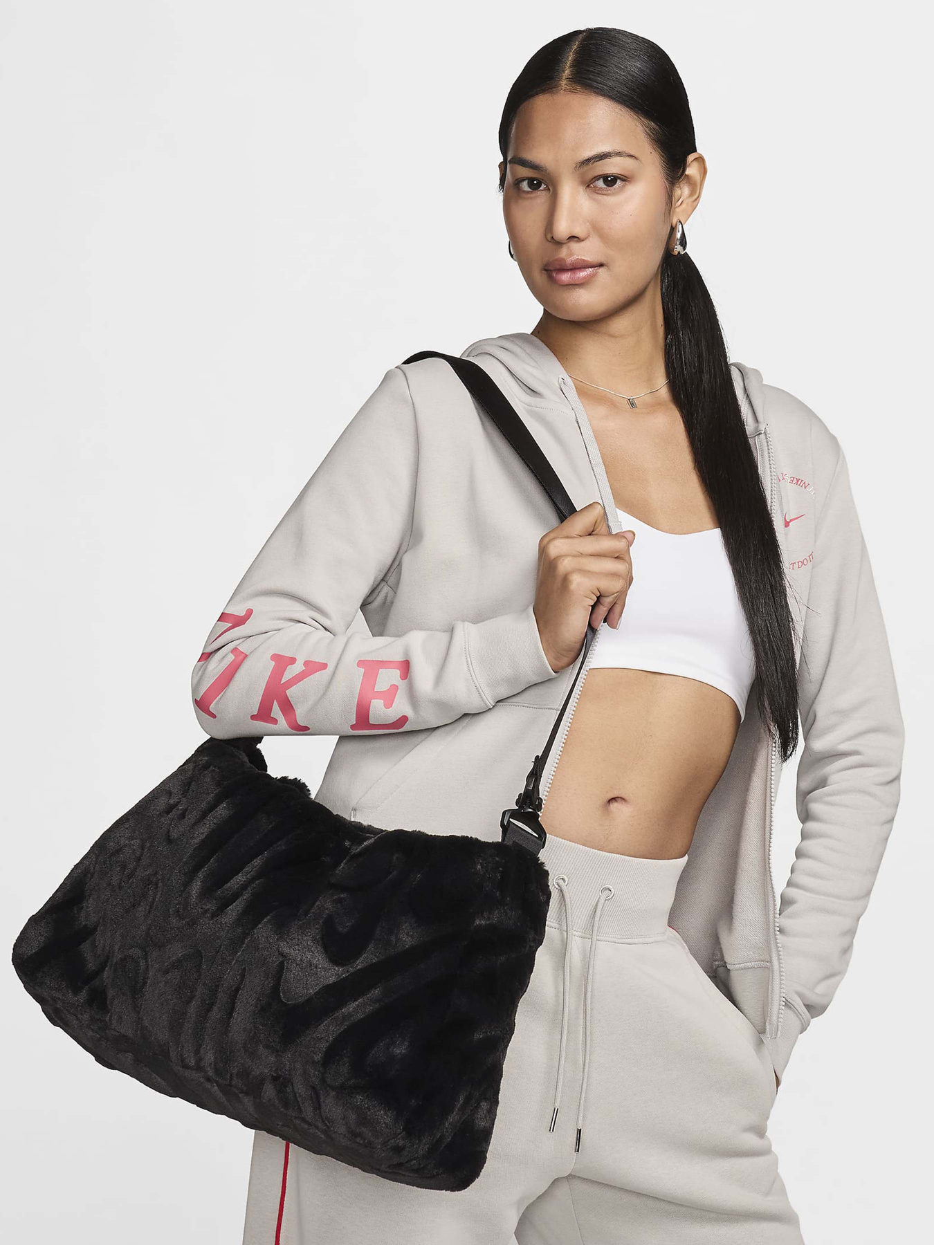 Сумки NIKE SPORTSWEAR FAUX FUR модель FZ1323-010 Сумки NIKE SPORTSWEAR FAUX FUR модель FZ1323-010 Фото