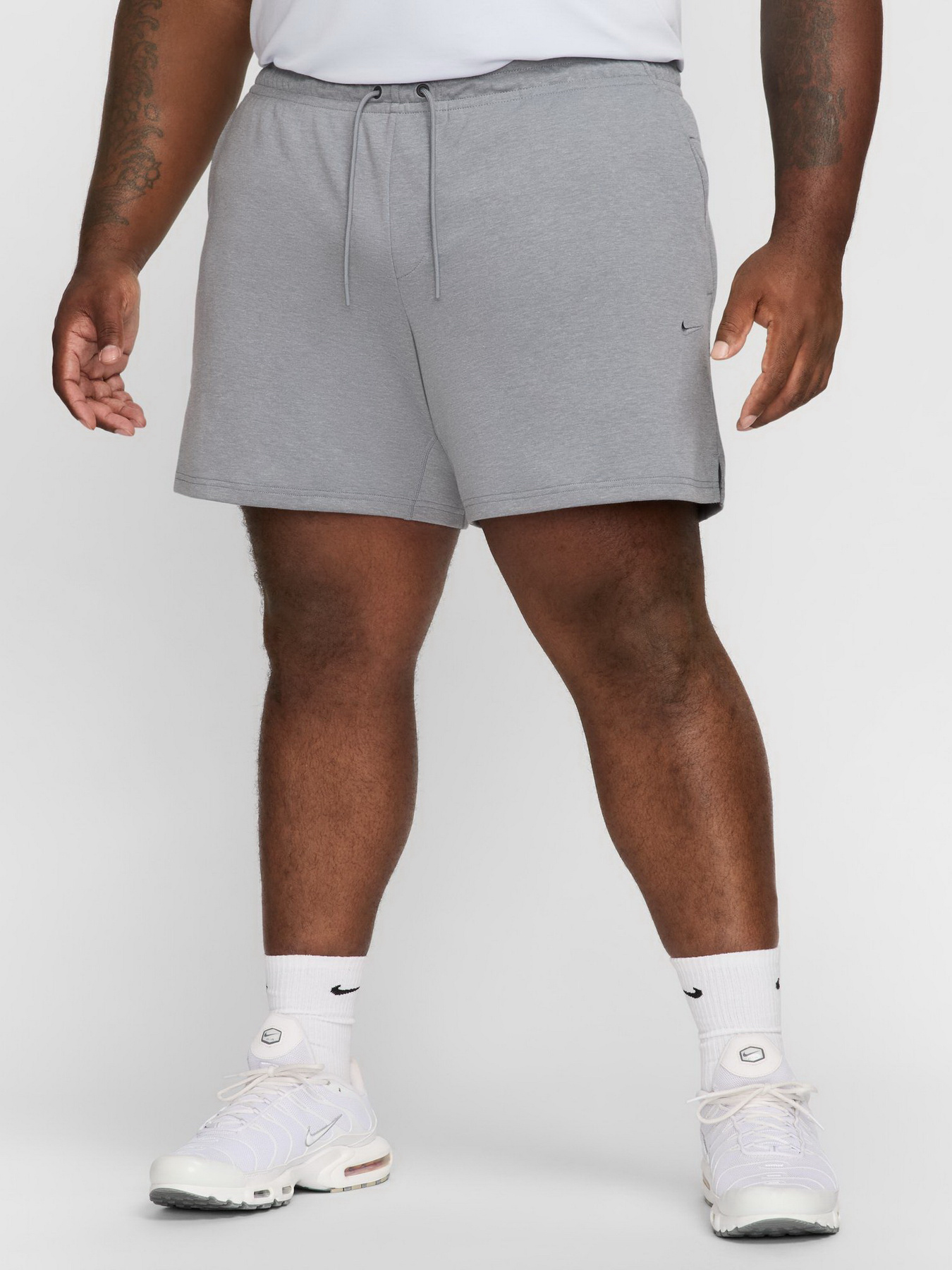 Шорти NIKE DRI-FIT PRIMARY 7IN модель FZ0961-065 Шорти NIKE DRI-FIT PRIMARY 7IN модель FZ0961-065 Фото
