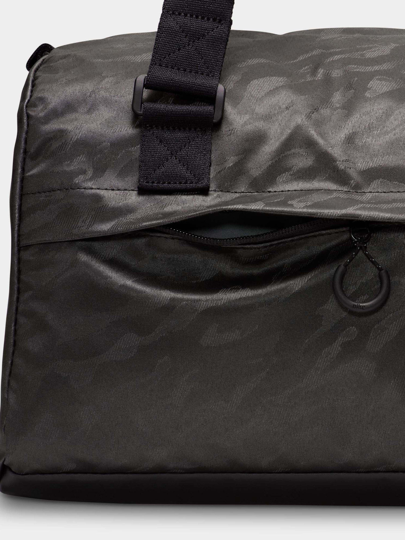 Сумки NIKE STORM-FIT ADV DUFFLE 38L модель FZ6367-010 Фото