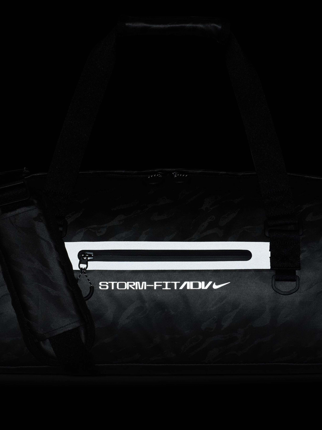 Сумки NIKE STORM-FIT ADV DUFFLE 38L модель FZ6367-010 Фото