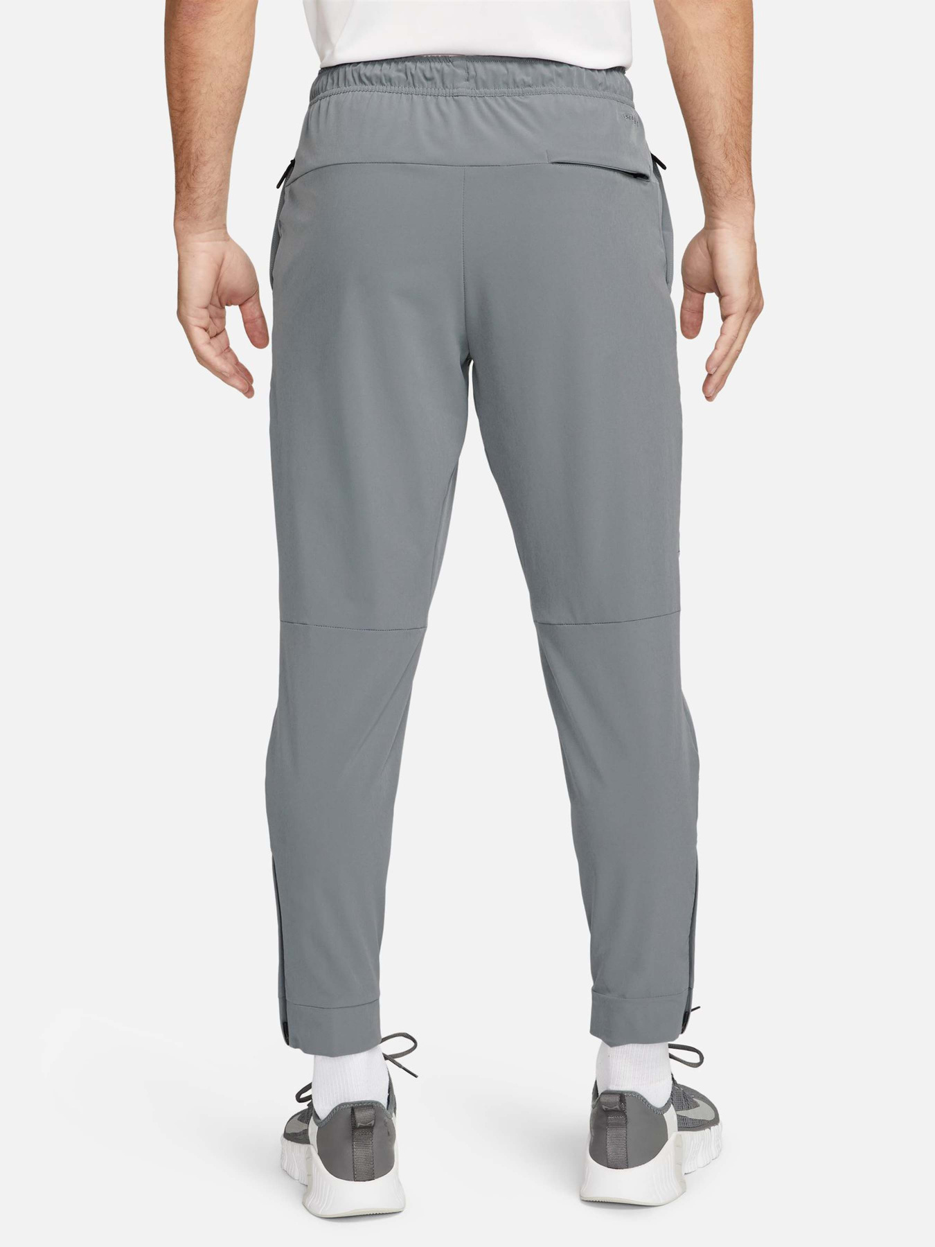 Штани NIKE DRI-FIT UNLIMITED TAPERED LEG модель FB7548-084 Фото