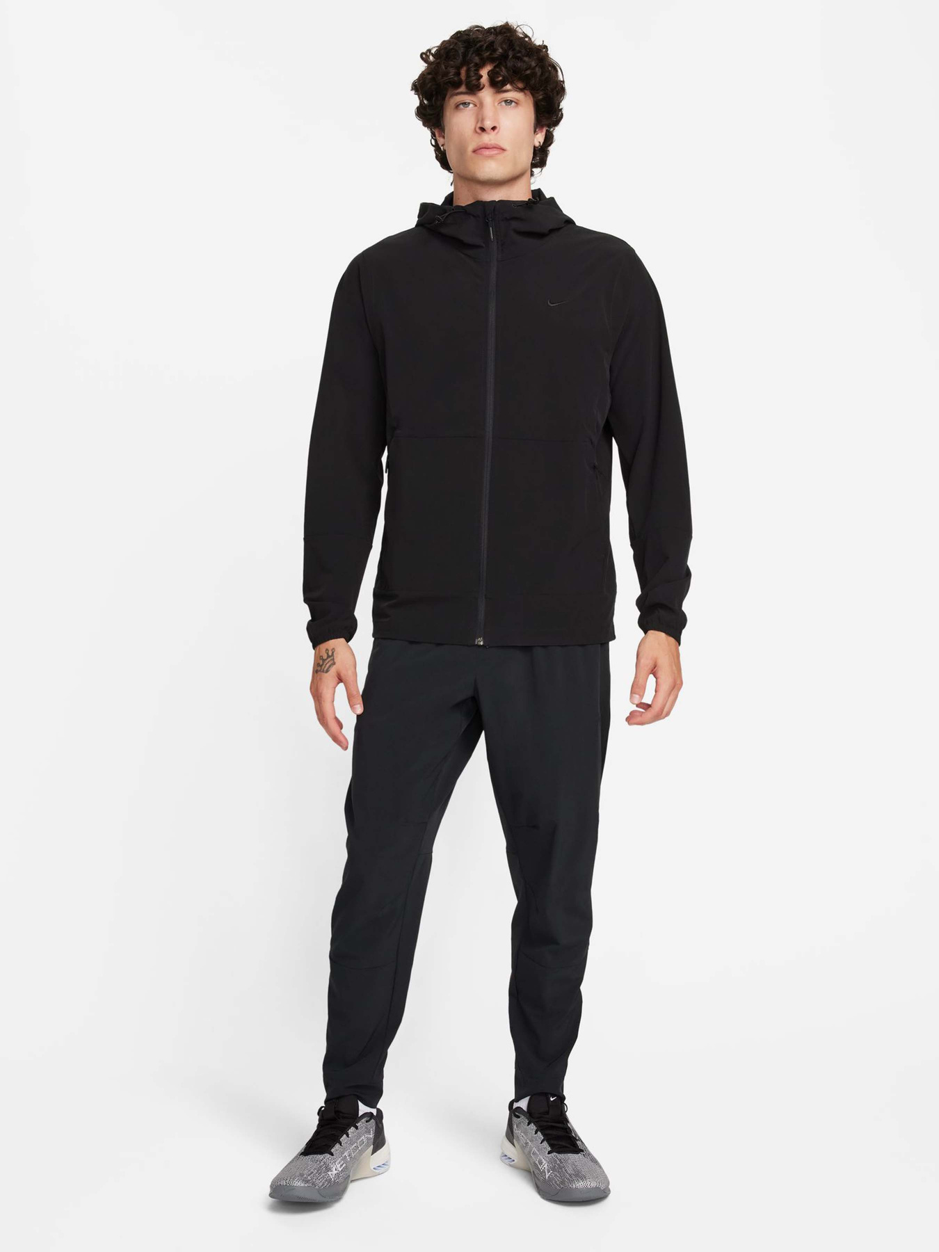 Куртки и дубленки NIKE UNLIMITED WATER-REPELLENT HOOD модель FB7551-010 Фото