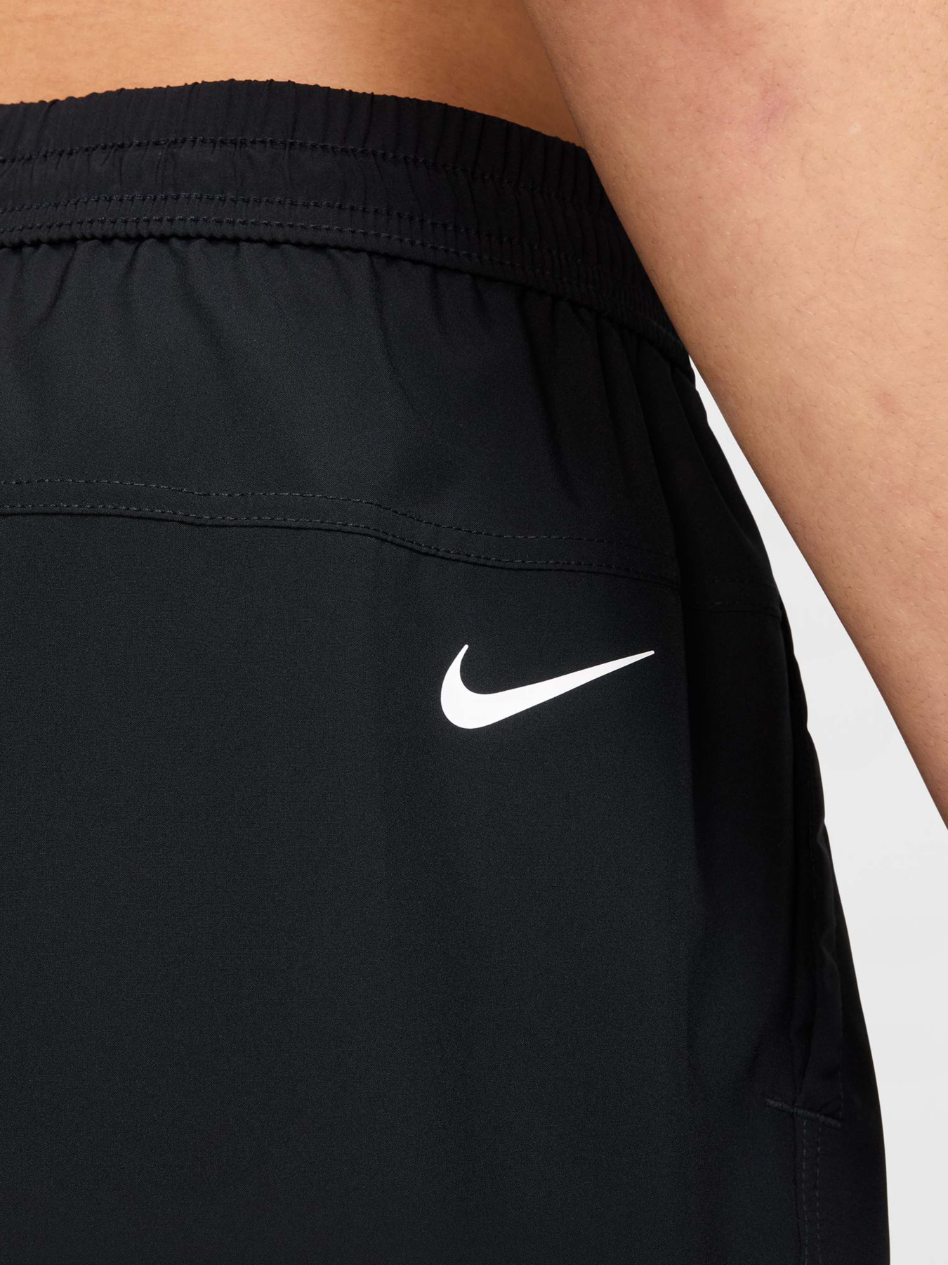 Шорты NIKE DRI-FIT FORM 7" UNLINED SWOOSH модель HJ3105-010 Фото