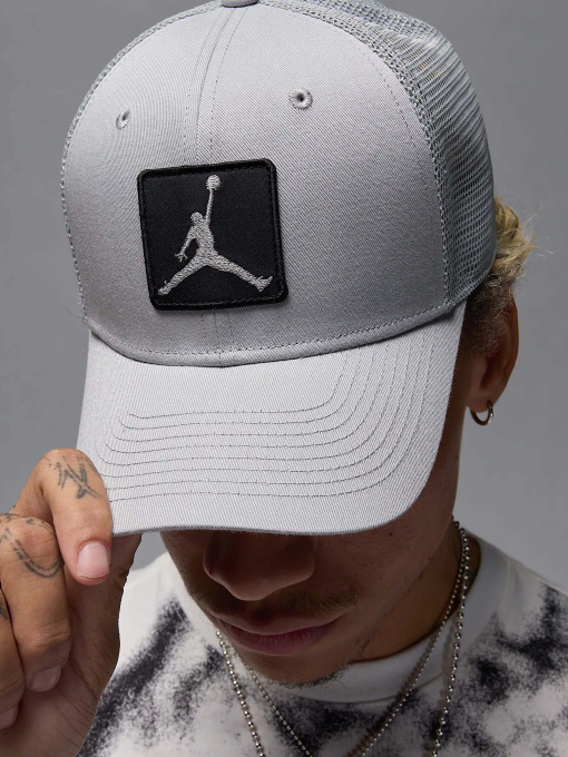 Шапки та кепки NIKE JORDAN RISE TRUCKER JUMPMAN модель FZ0774-077 Фото