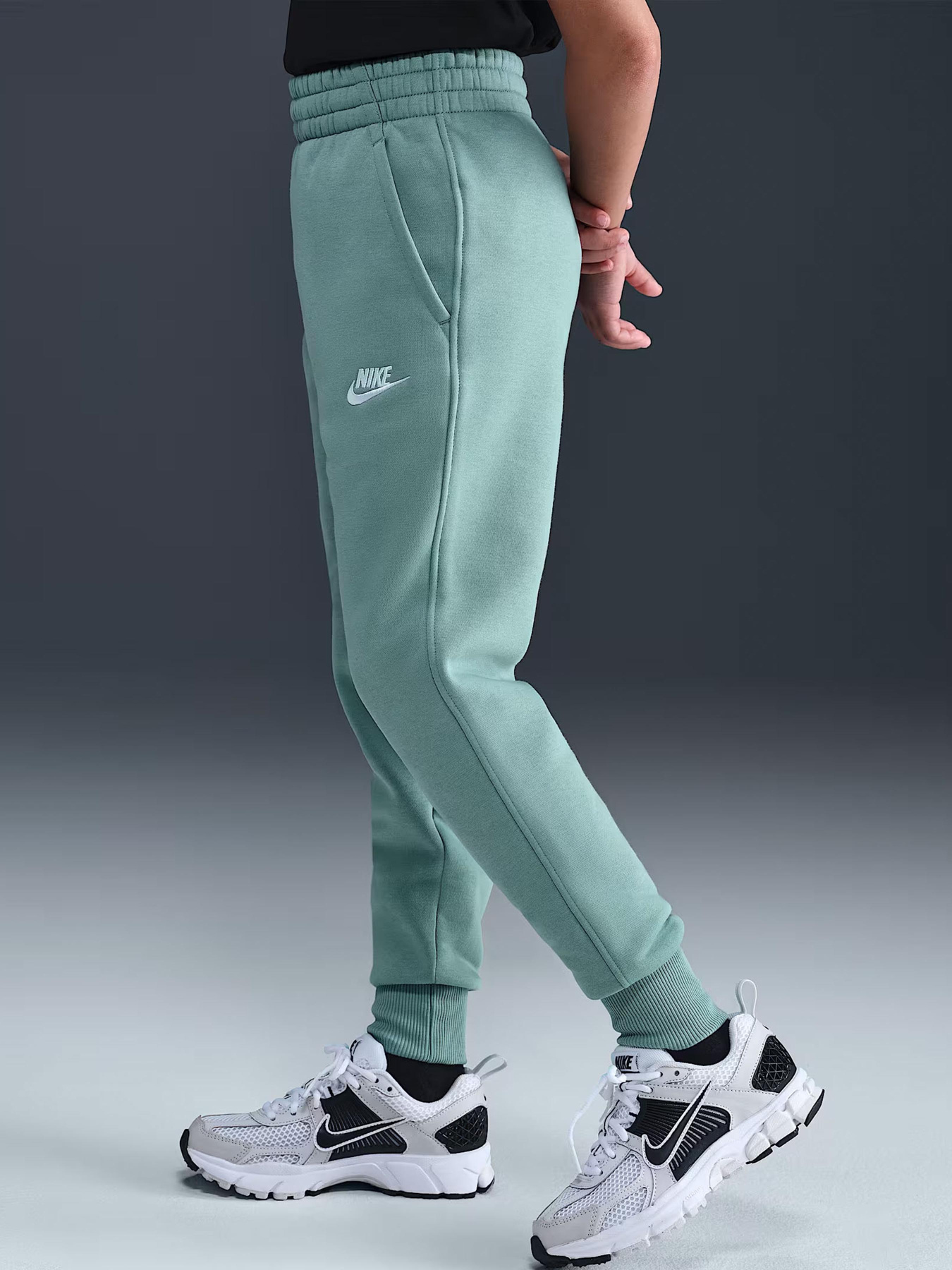 Брюки NIKE SPORTSWEAR CLUB FLEECE модель FD2921-017 Брюки NIKE SPORTSWEAR CLUB FLEECE модель FD2921-017 Фото