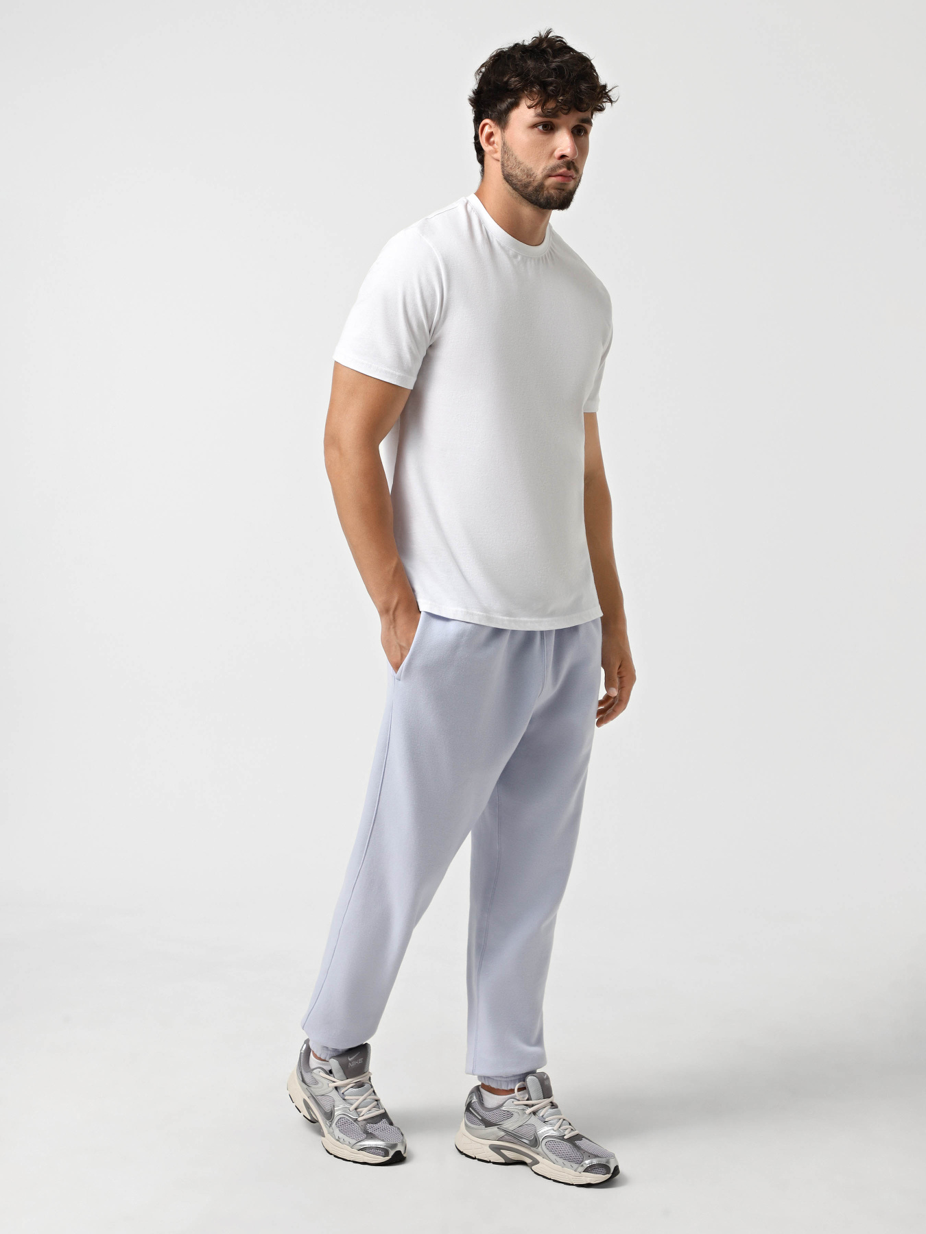 Брюки NIKE CLUB MEN'S CUFFED BRUSHED FLEE модель FN3808-057 Брюки NIKE CLUB MEN'S CUFFED BRUSHED FLEE модель FN3808-057 Фото