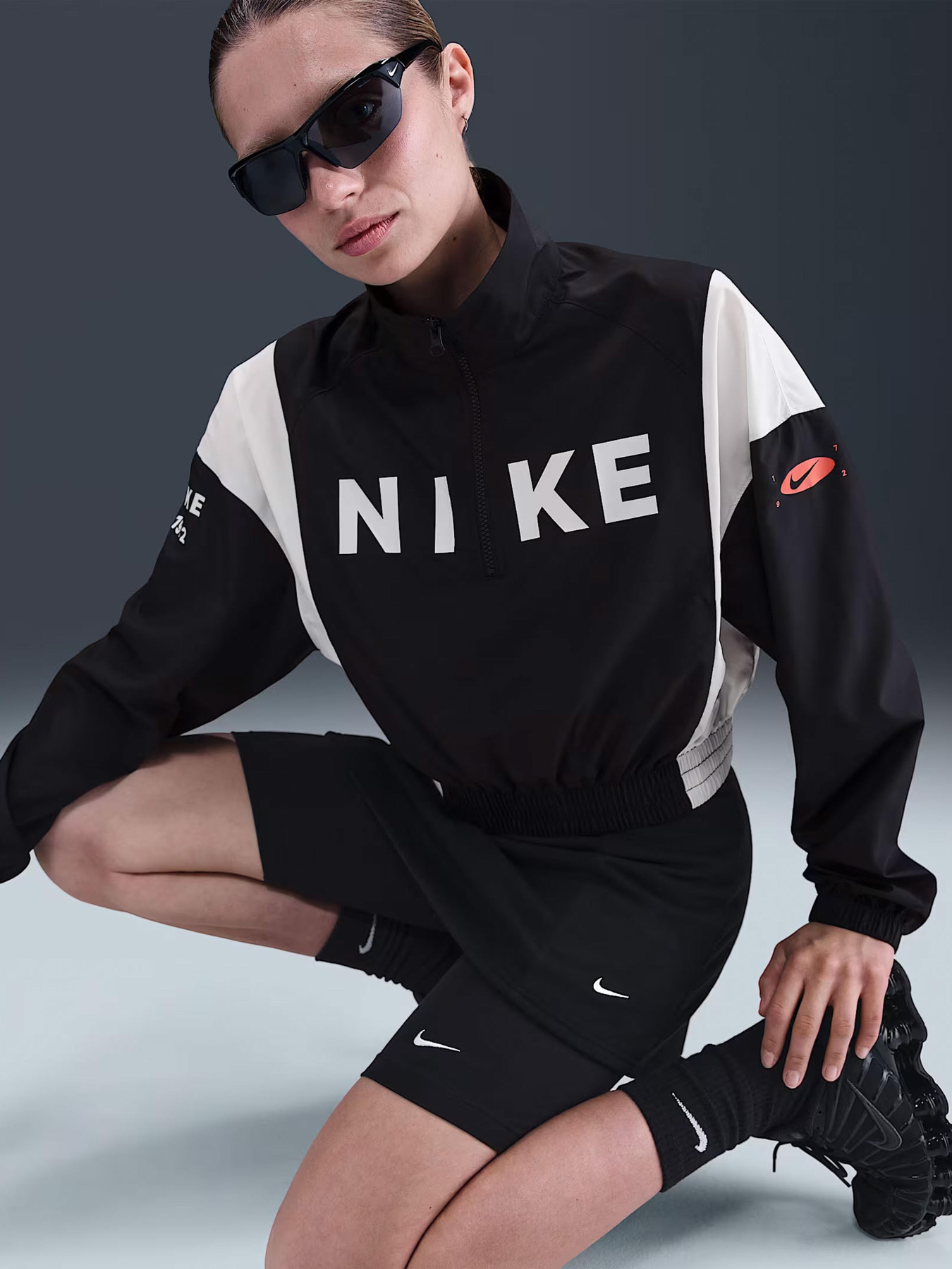 Худи и свитшоты NIKE SPORTSWEAR модель IH8478-010 Худи и свитшоты NIKE SPORTSWEAR модель IH8478-010 Фото