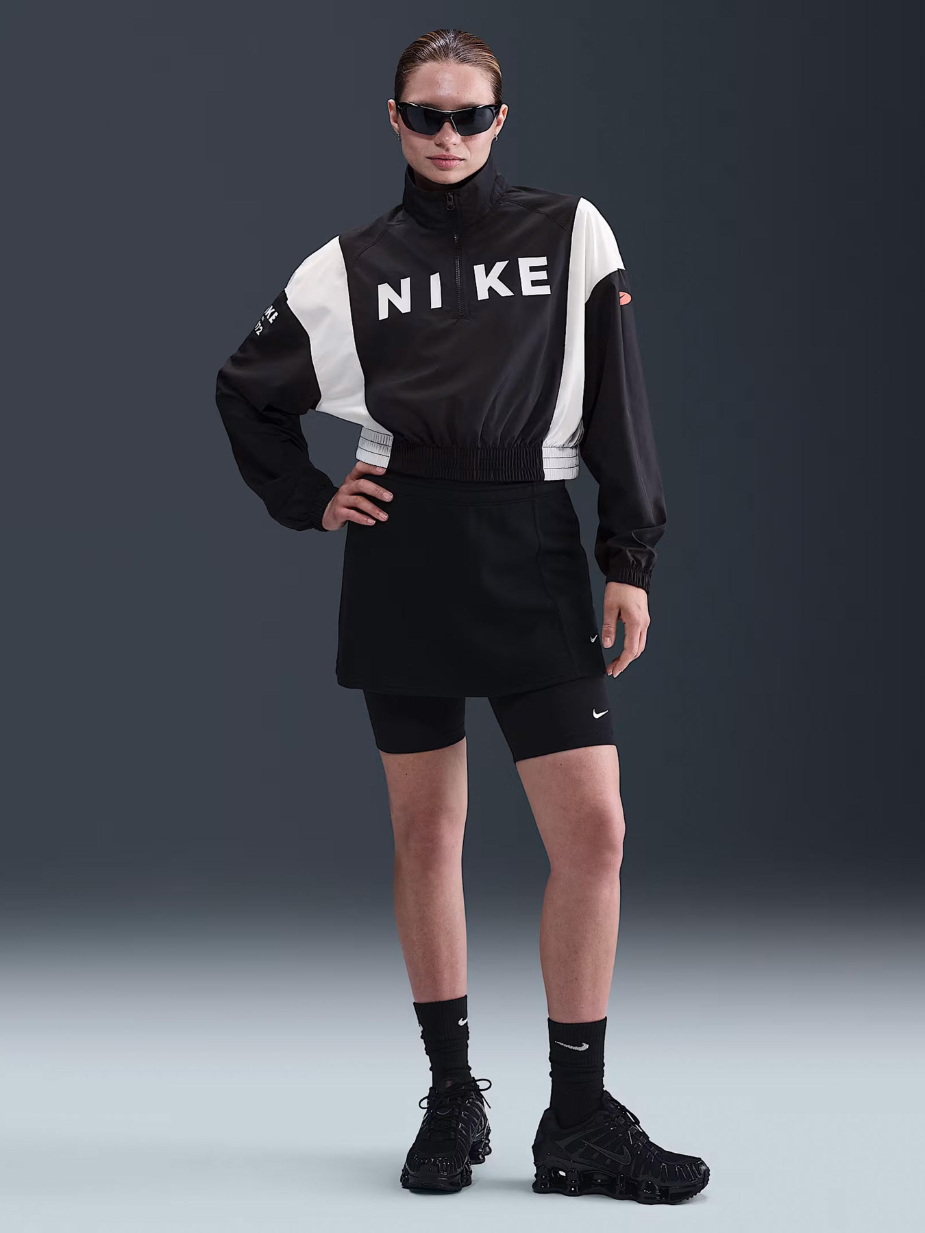 Худи и свитшоты NIKE SPORTSWEAR модель IH8478-010 Худи и свитшоты NIKE SPORTSWEAR модель IH8478-010 Фото