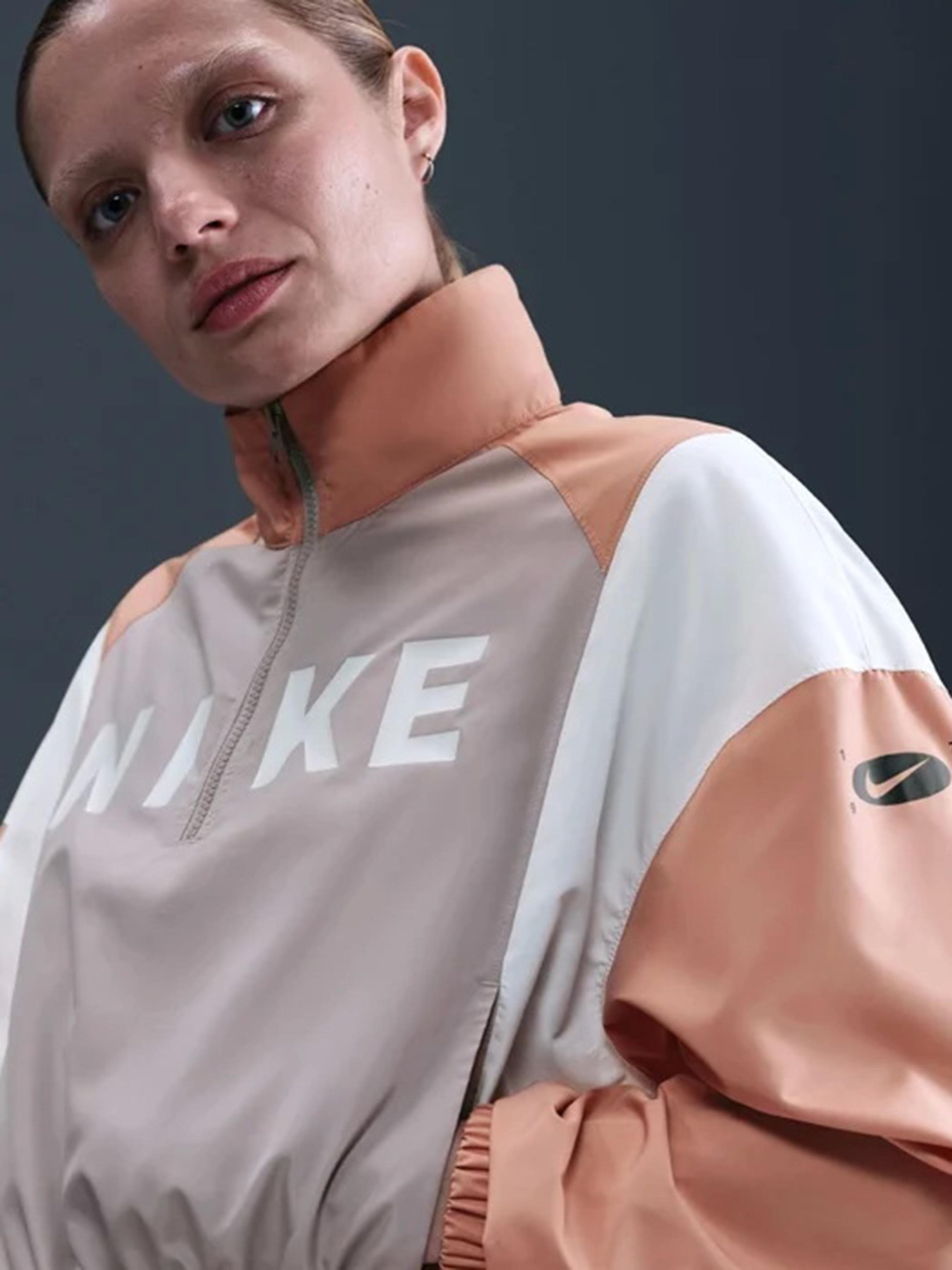 Худи и свитшоты NIKE W NSW CLSSC WVN REMIX LTWT PO модель IH8478-009 Фото
