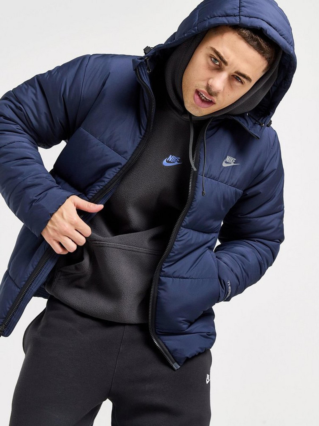 Куртки та дублянки NIKE NSW OW SYN FILL модель HF6825-451 Фото
