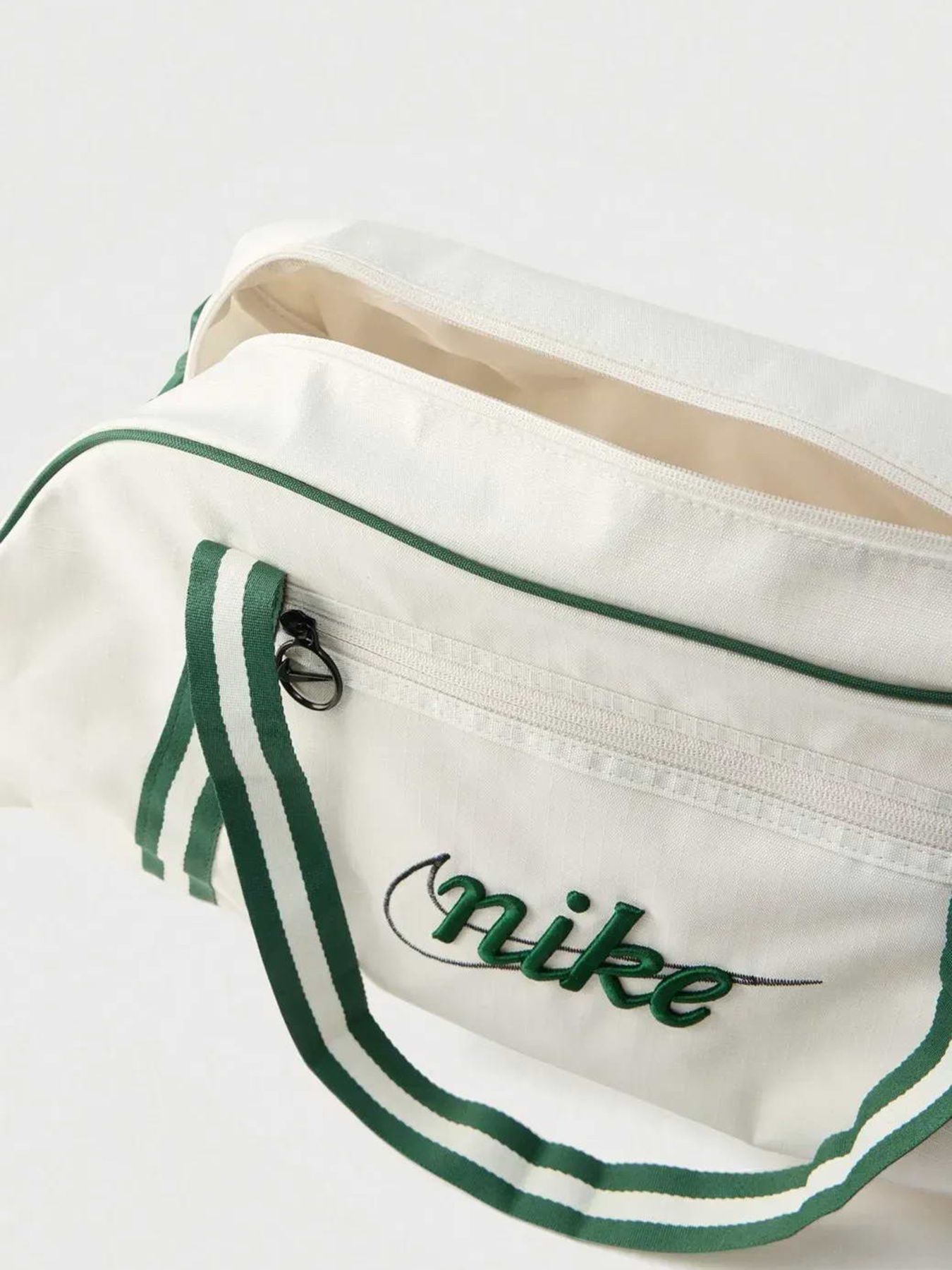 Сумки NIKE GYM CLUB - RETRO модель DH6863-030 Сумки NIKE GYM CLUB - RETRO модель DH6863-030 Фото