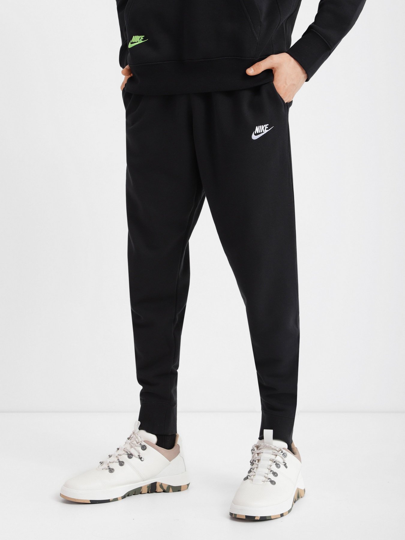 Брюки NIKE Sportswear Club модель BV2679-010 Фото