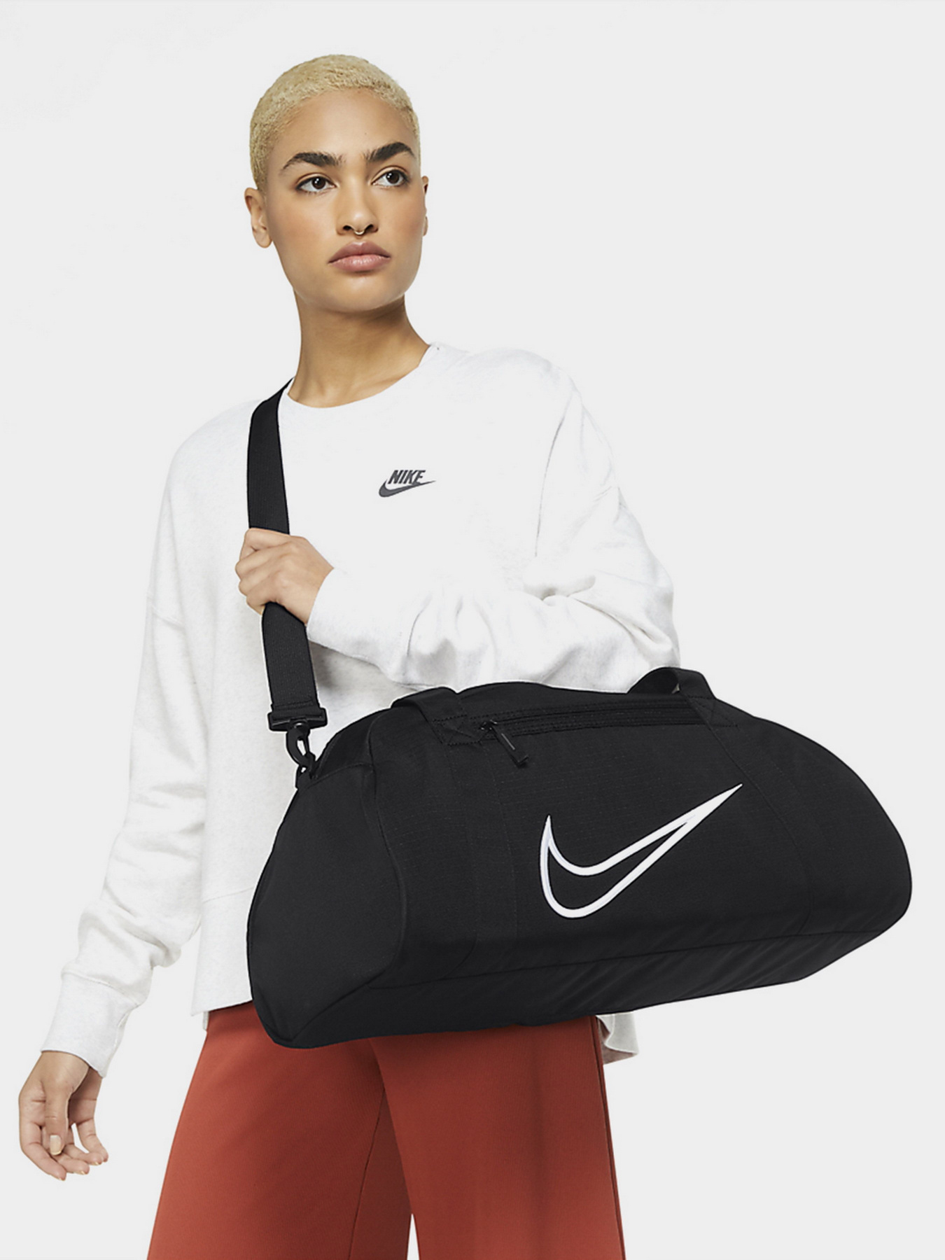 Дорожные сумки и чемоданы NIKE Gym Club модель DA1746-010 Фото