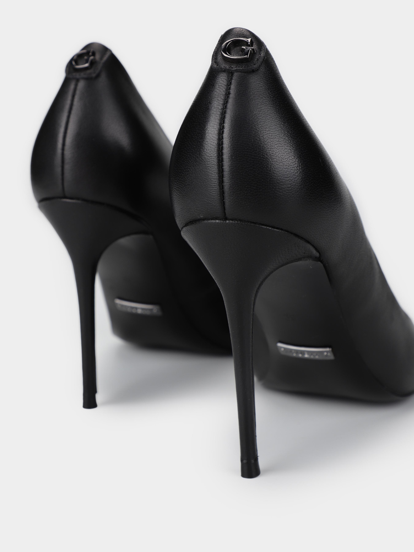 Туфли и лоферы GUESS Sabalia модель FL7SBA.LEA08;BLACK Туфли и лоферы GUESS Sabalia модель FL7SBA.LEA08;BLACK Фото