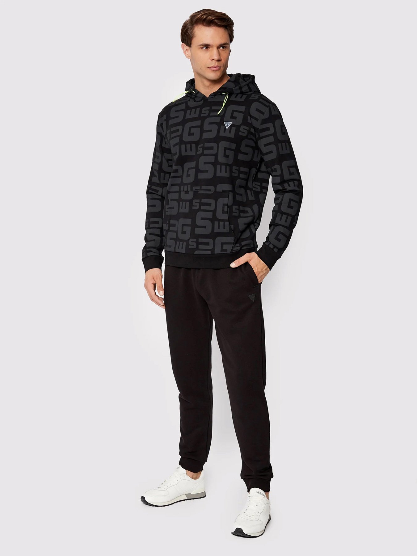 Худі та світшоти GUESS Galen Hooded Sweatshirt модель Z2YQ16.K7ON1;JBLK Худі та світшоти GUESS Galen Hooded Sweatshirt модель Z2YQ16.K7ON1;JBLK Фото