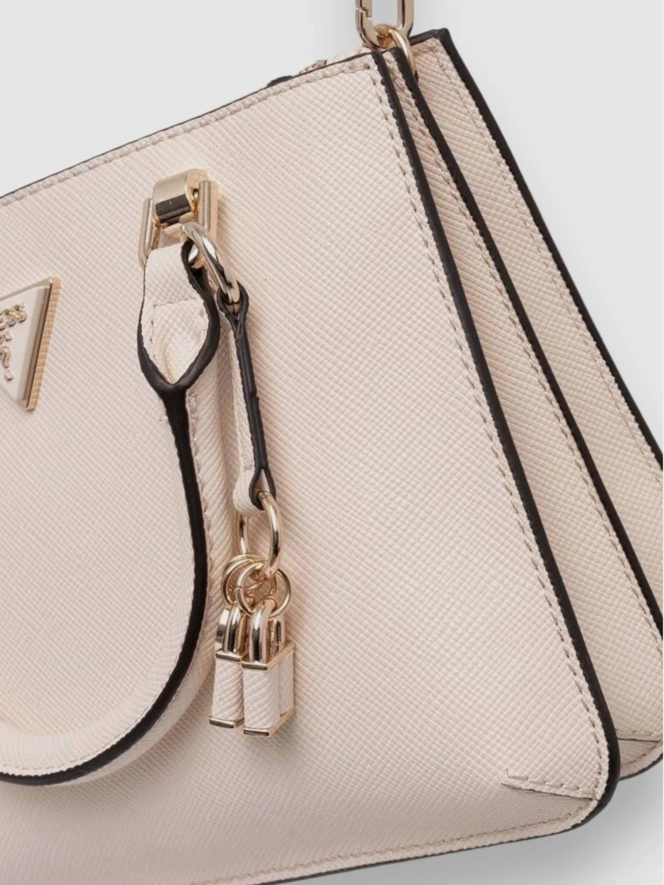 Сумки GUESS Ilia модель HWVG85.69050;STO Сумки GUESS Ilia модель HWVG85.69050;STO Фото