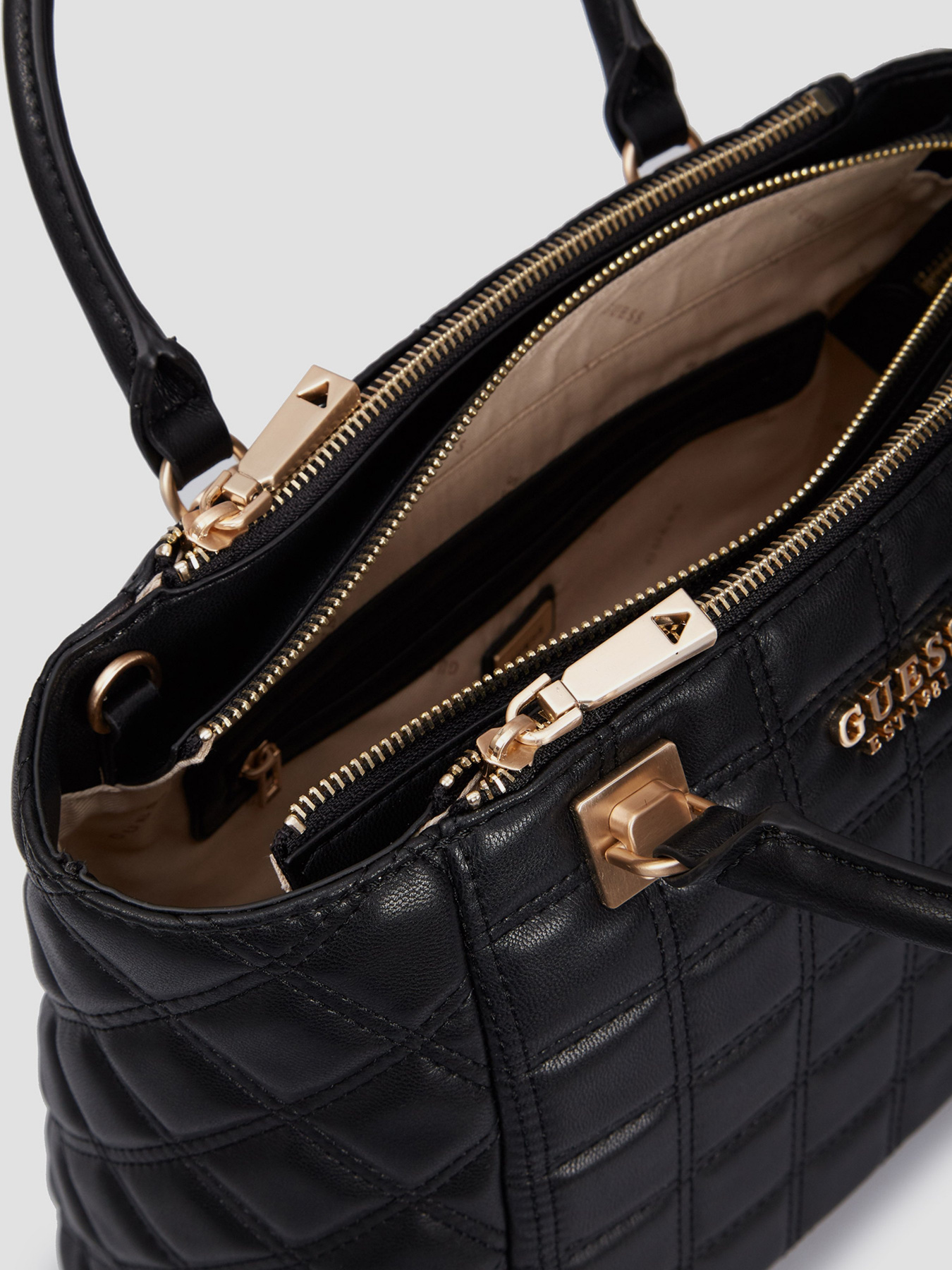 Сумки GUESS модель HWVS81-11060-BLA Сумки GUESS модель HWVS81-11060-BLA Фото