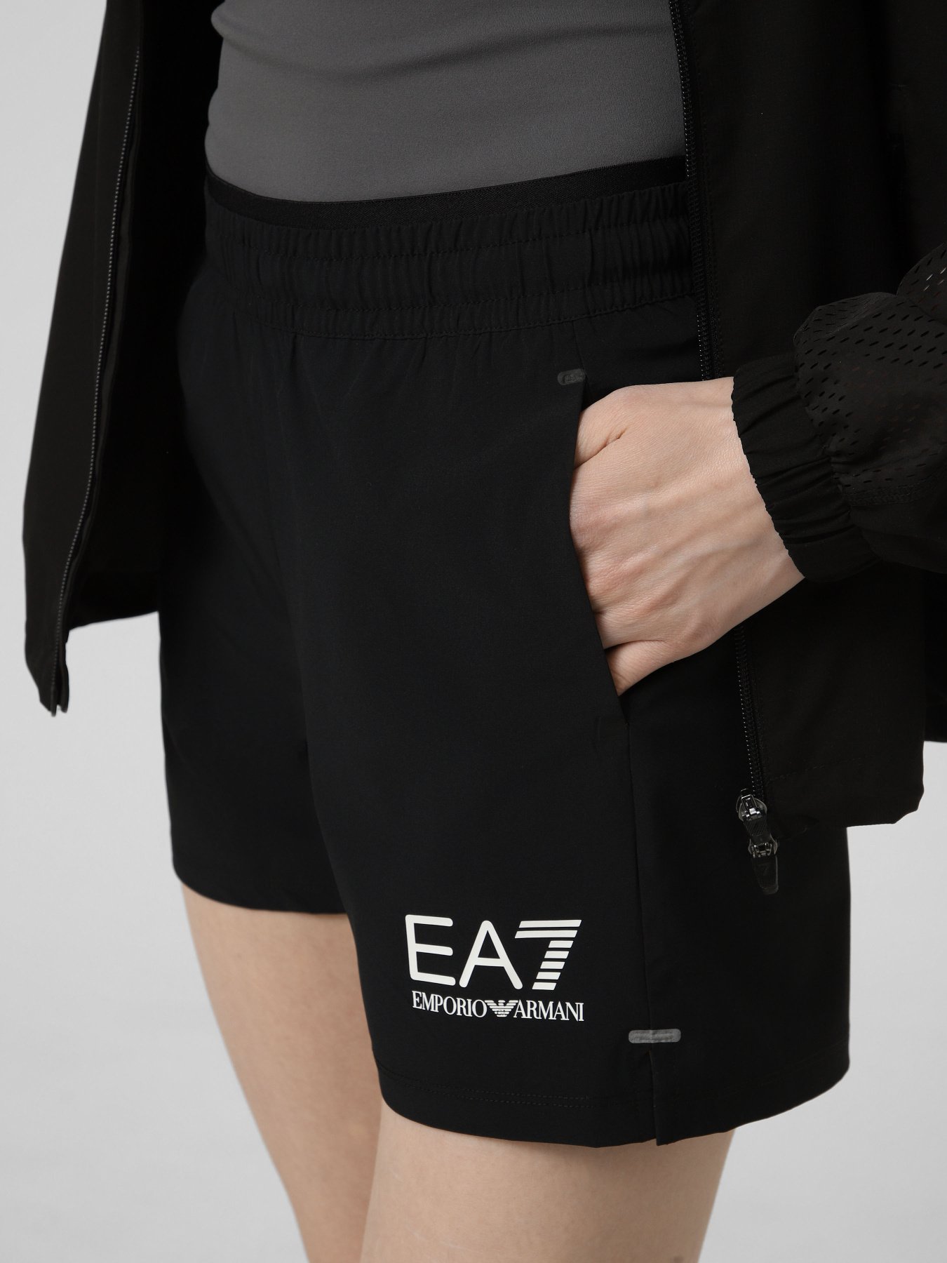 Шорти EA7 модель 7W001145-AF21059-1200 Фото
