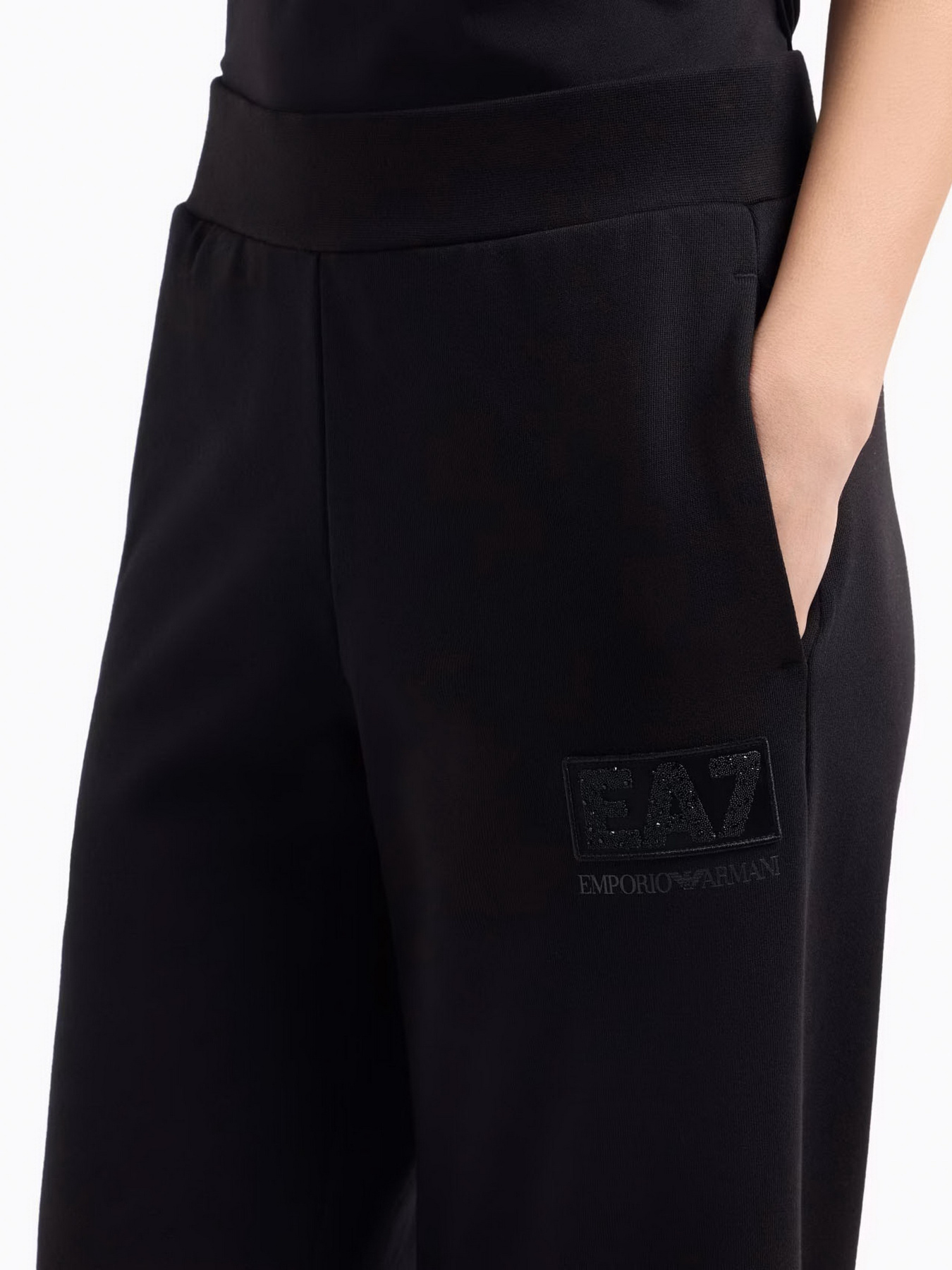Брюки EA7 Logo Series модель 7W000179-AF12473-UC001 Брюки EA7 Logo Series модель 7W000179-AF12473-UC001 Фото