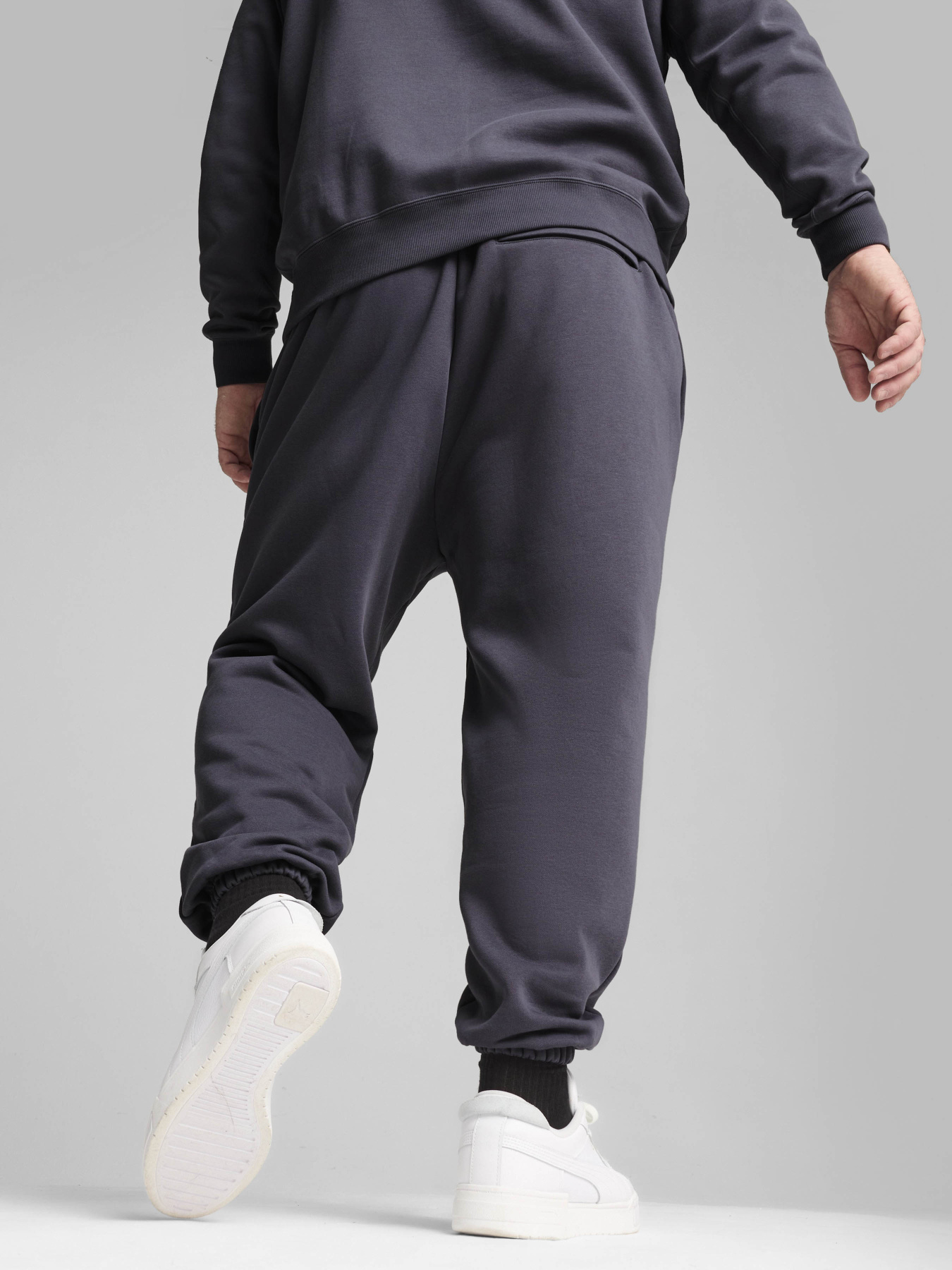 Брюки PUMA CLASSICS SWEATPANTS модель 53559791 Фото