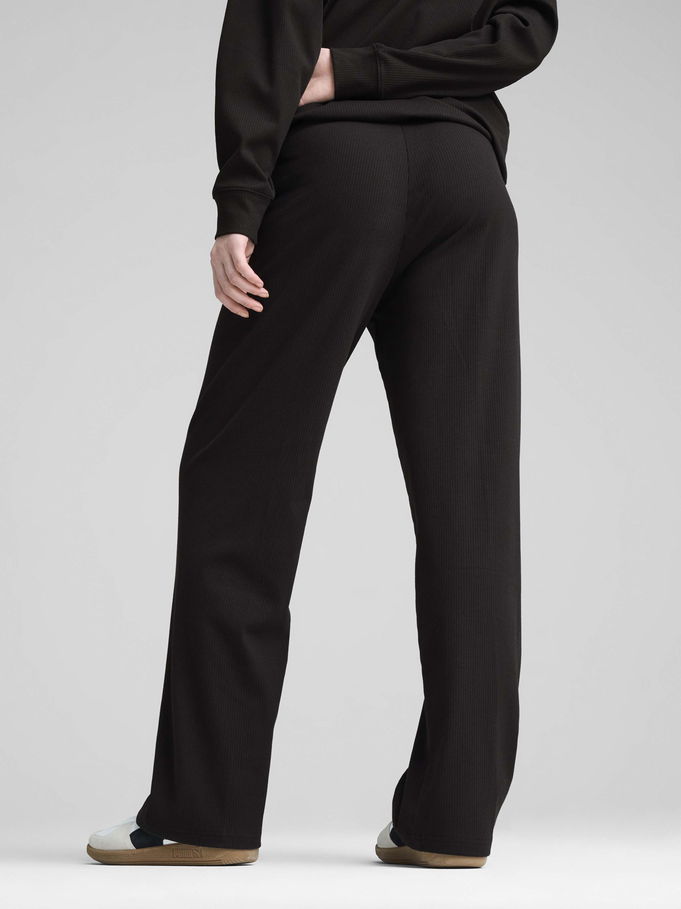 Брюки PUMA ESSENTIALS ELEVATED HIGH-WAIST модель 68502501 Брюки PUMA ESSENTIALS ELEVATED HIGH-WAIST модель 68502501 Фото