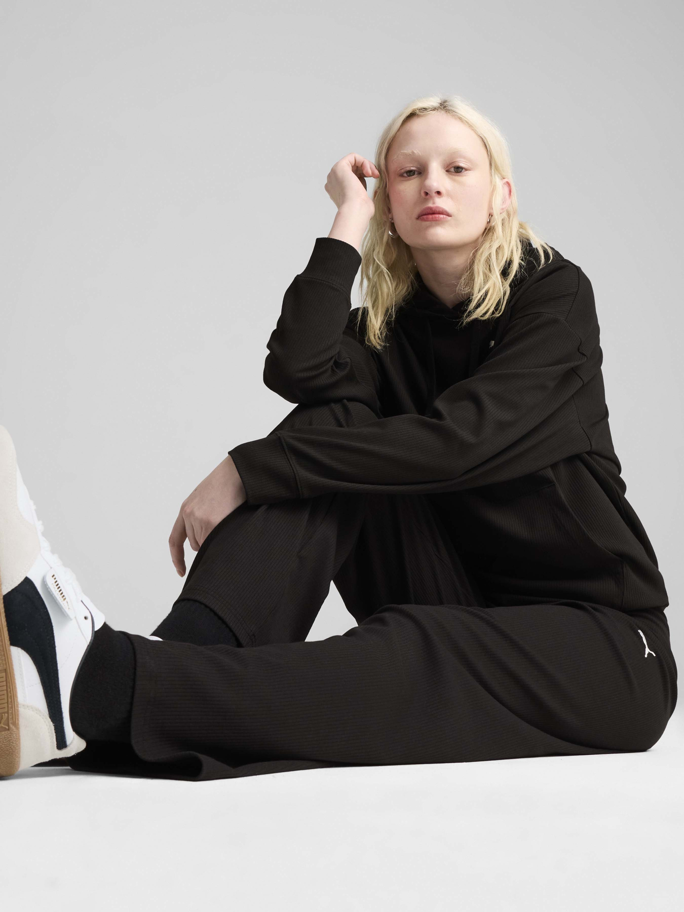 Брюки PUMA ESSENTIALS ELEVATED HIGH-WAIST модель 68502501 Брюки PUMA ESSENTIALS ELEVATED HIGH-WAIST модель 68502501 Фото