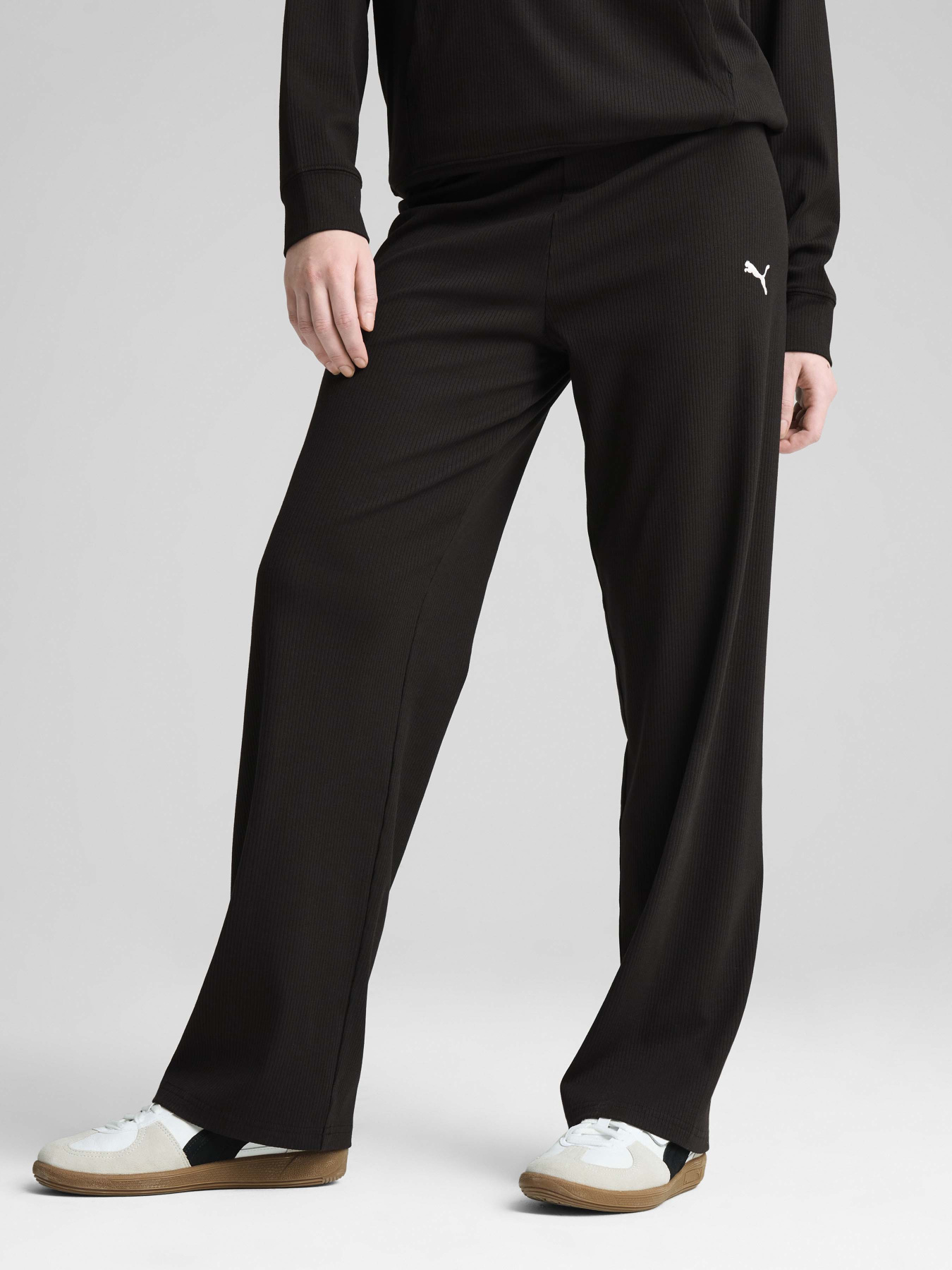 Брюки PUMA ESSENTIALS ELEVATED HIGH-WAIST модель 68502501 Брюки PUMA ESSENTIALS ELEVATED HIGH-WAIST модель 68502501 Фото