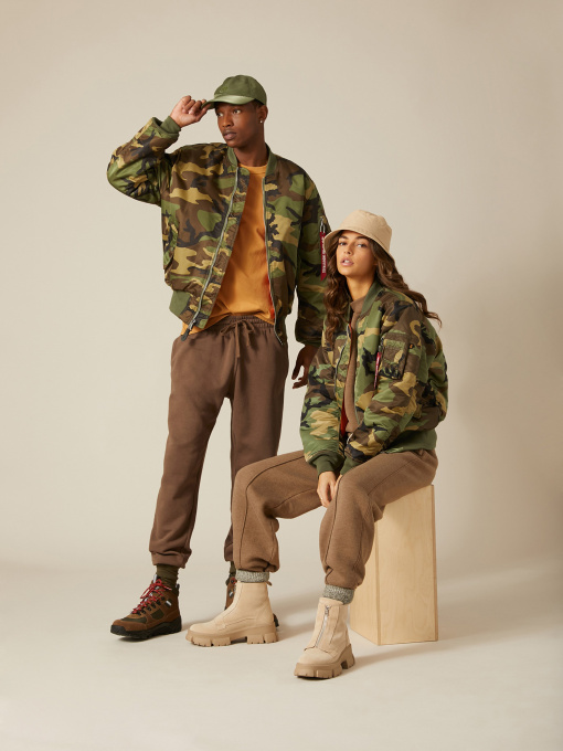 Куртки та дублянки Alpha Industries Ma-1 модель MJM21000C1_961 Фото