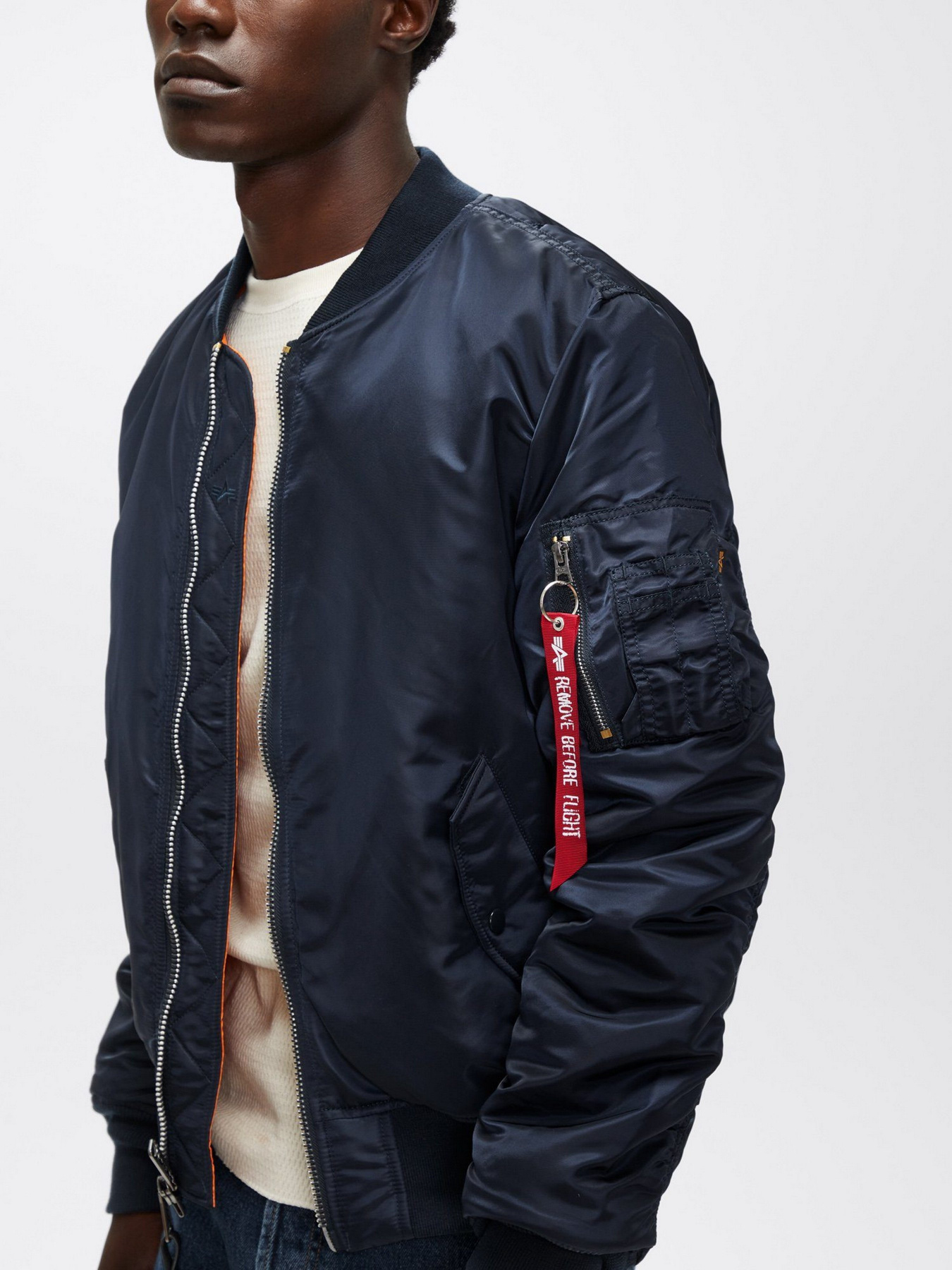 Куртки та дублянки Alpha Industries МА-1 SLIM FIT  модель MJM44530C1_410 Фото