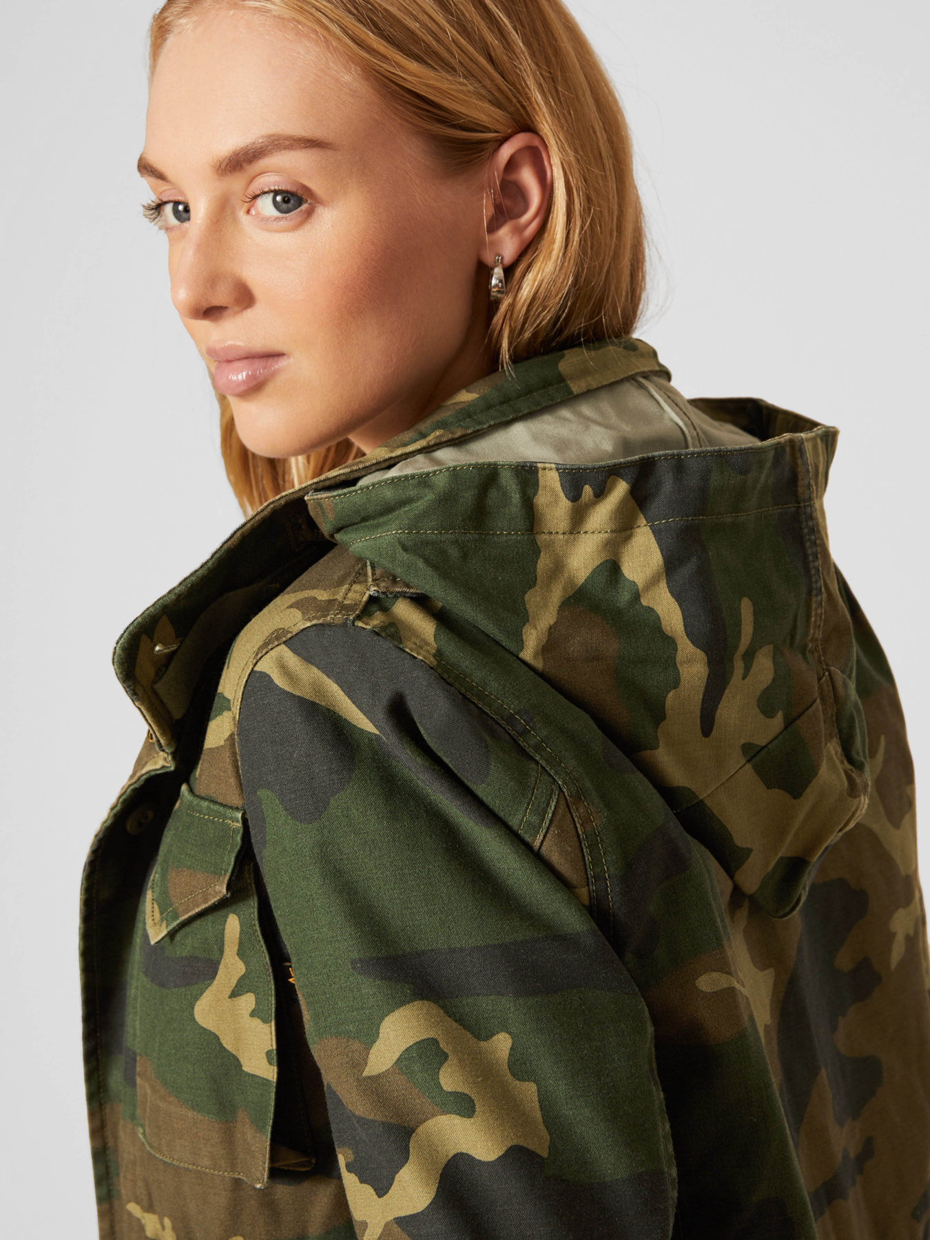 Пальто и плащи Alpha Industries M-65 MOD модель WJM51501C1_961 Фото