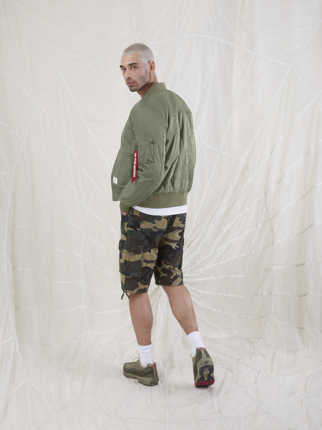 Куртки та дублянки Alpha Industries L-2B Quilted модель UJQ52000C1_359 Куртки та дублянки Alpha Industries L-2B Quilted модель UJQ52000C1_359 Фото