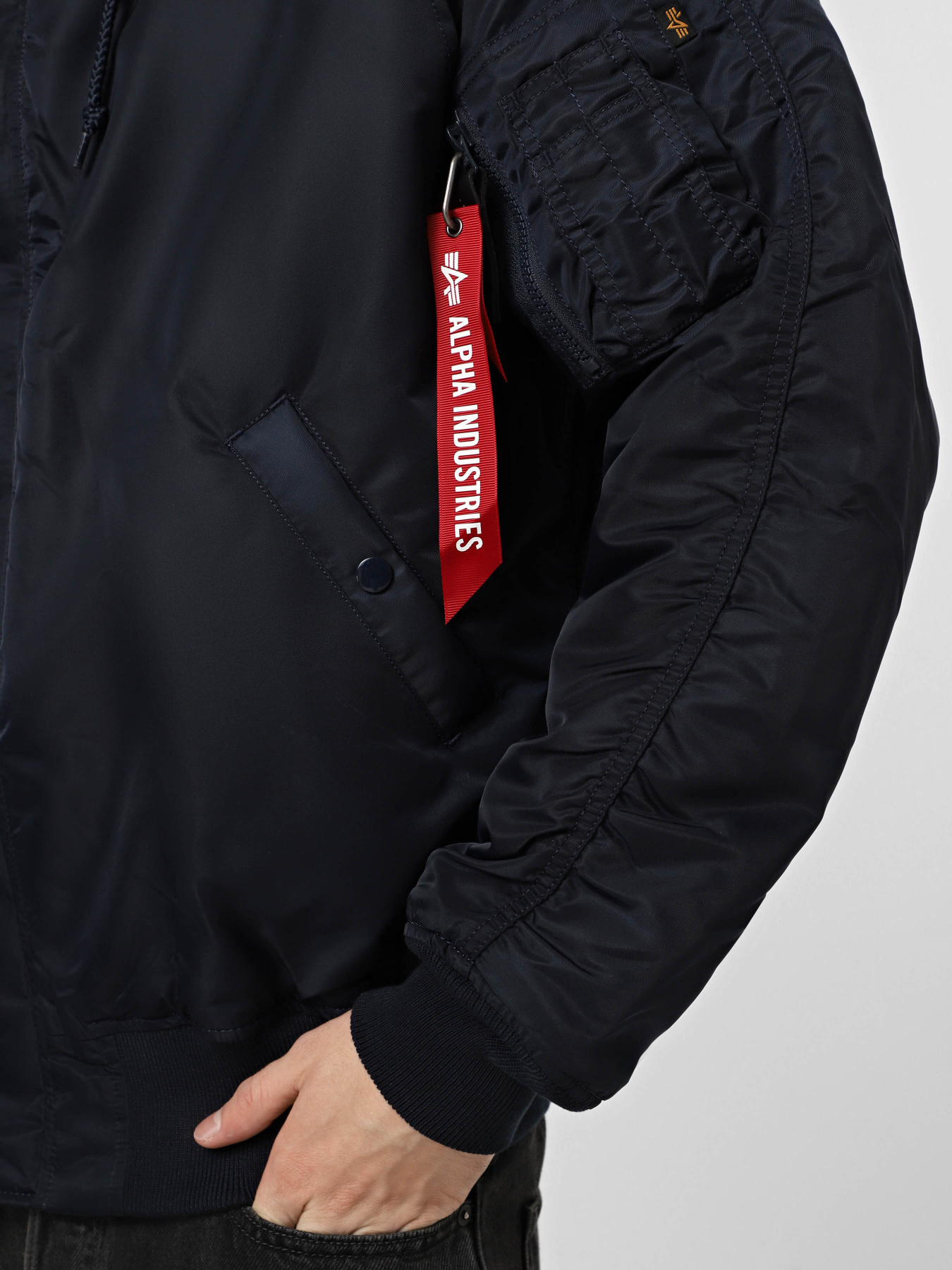 Куртки та дублянки Alpha Industries N-2B SHORT WAIST модель MJN30000C1_410 Куртки та дублянки Alpha Industries N-2B SHORT WAIST модель MJN30000C1_410 Фото