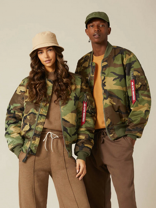 Куртки и дубленки Alpha Industries MA-1 модель MJM21000C1_961 Фото