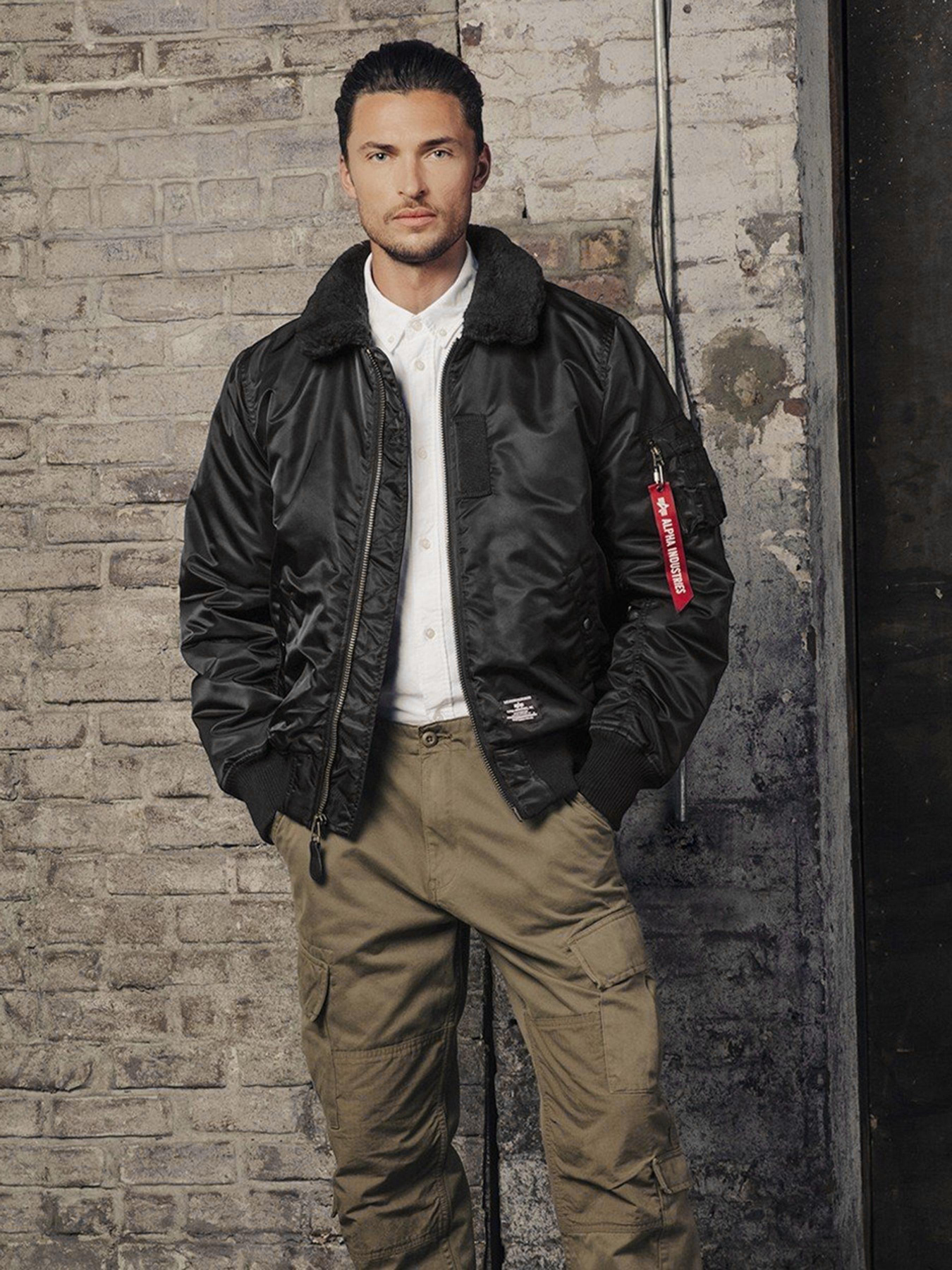 Куртки та дублянки Alpha Industries  B-15 Mod Flight Faux Mouton Collar модель MJB52500C1_001 Фото