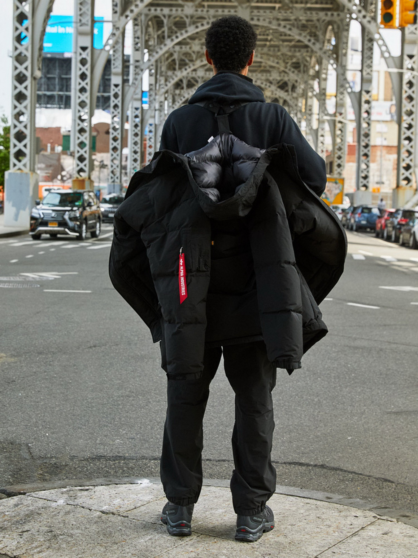 Куртки и дубленки Alpha Industries Long Puffer Parka модель MJL53500C1_001 Фото