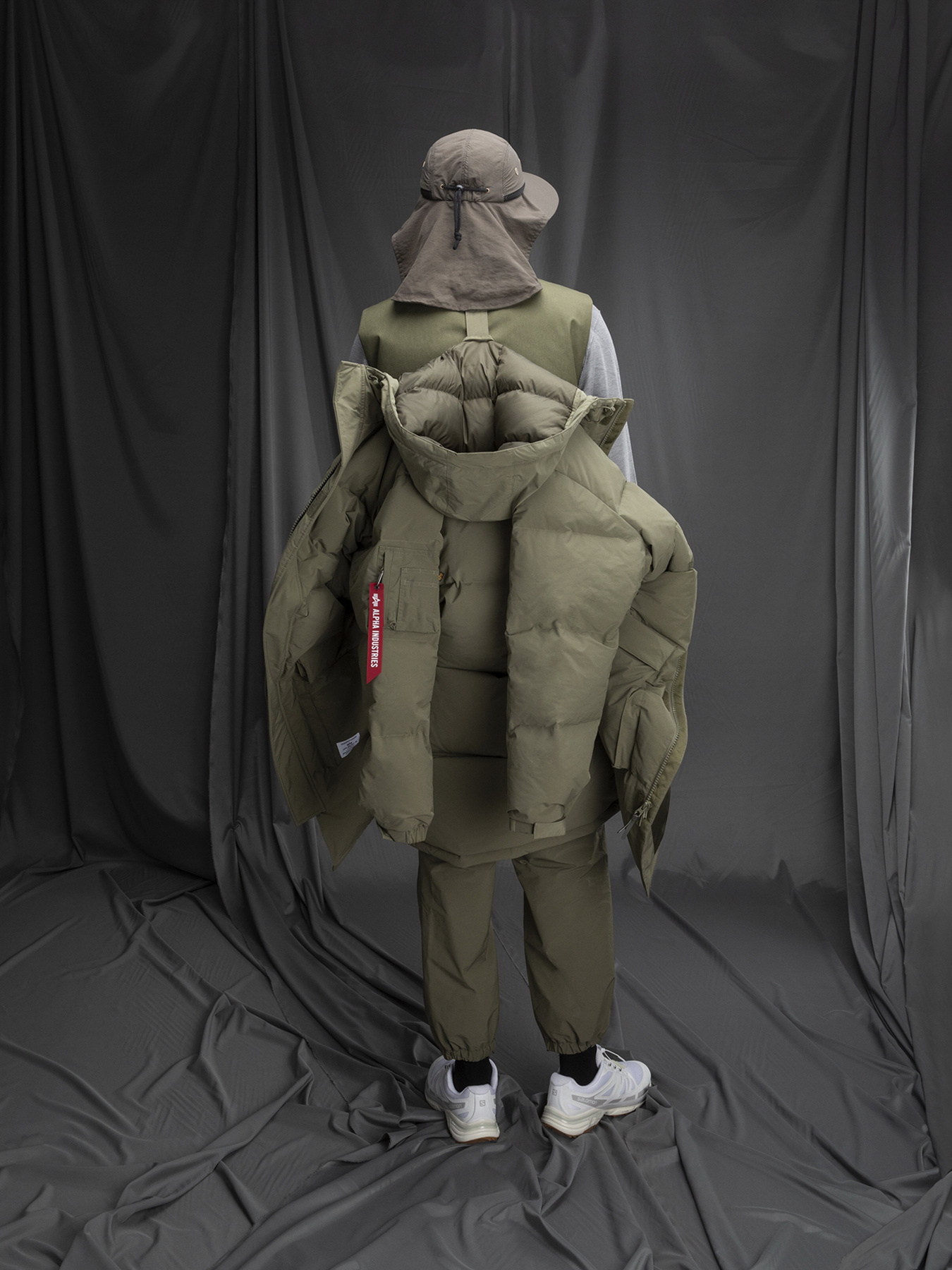 Куртки и дубленки Alpha Industries Long Puffer Parka модель MJL53500C1_359 Куртки и дубленки Alpha Industries Long Puffer Parka модель MJL53500C1_359 Фото