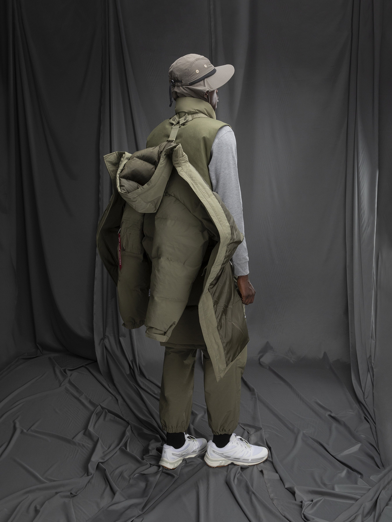 Куртки и дубленки Alpha Industries Long Puffer Parka модель MJL53500C1_359 Куртки и дубленки Alpha Industries Long Puffer Parka модель MJL53500C1_359 Фото