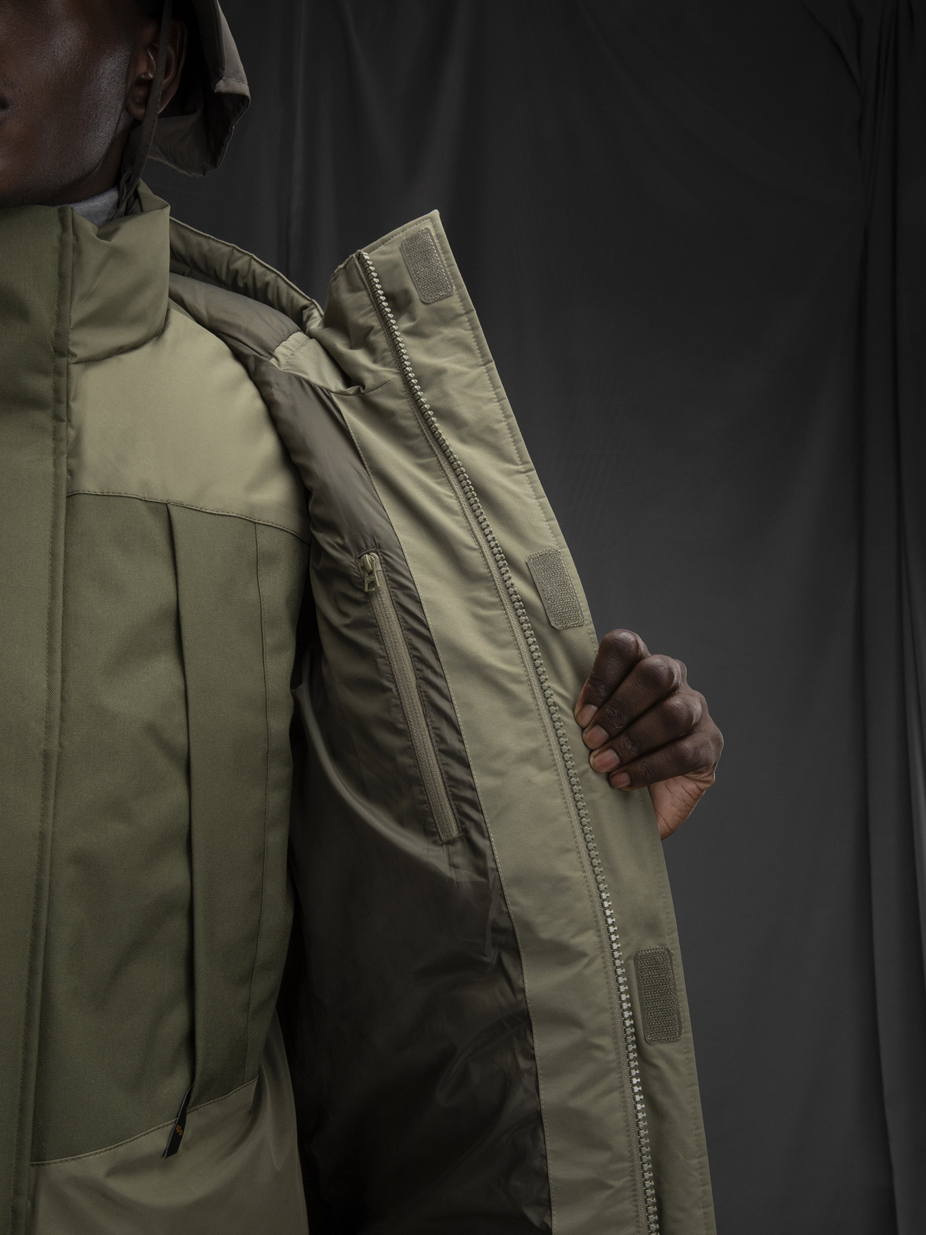 Куртки и дубленки Alpha Industries Long Puffer Parka модель MJL53500C1_359 Куртки и дубленки Alpha Industries Long Puffer Parka модель MJL53500C1_359 Фото