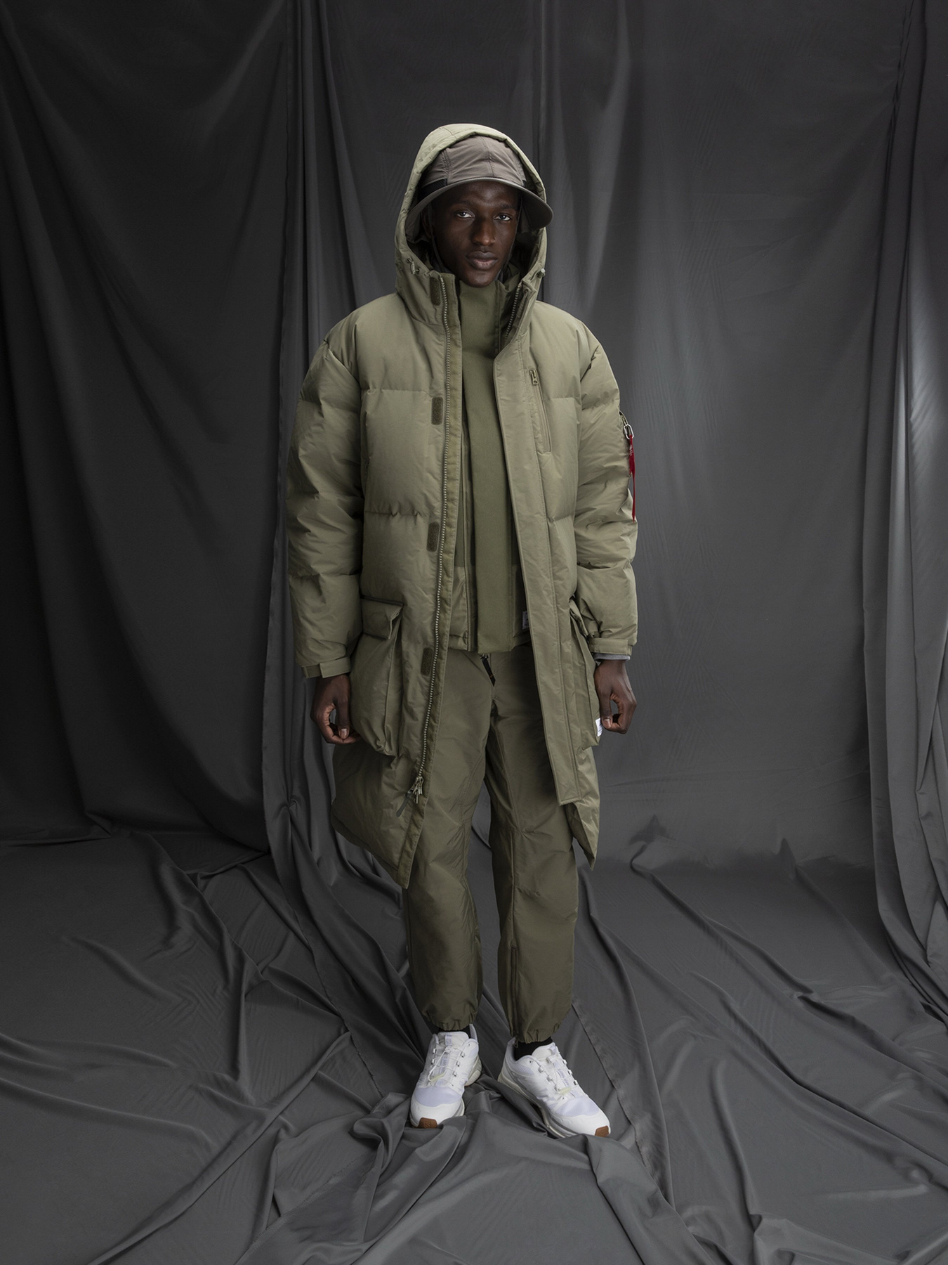 Куртки и дубленки Alpha Industries Long Puffer Parka модель MJL53500C1_359 Куртки и дубленки Alpha Industries Long Puffer Parka модель MJL53500C1_359 Фото