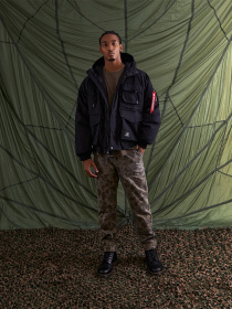 Куртки и дубленки Alpha Industries MA-1 модель MJM53502C1_001 Фото