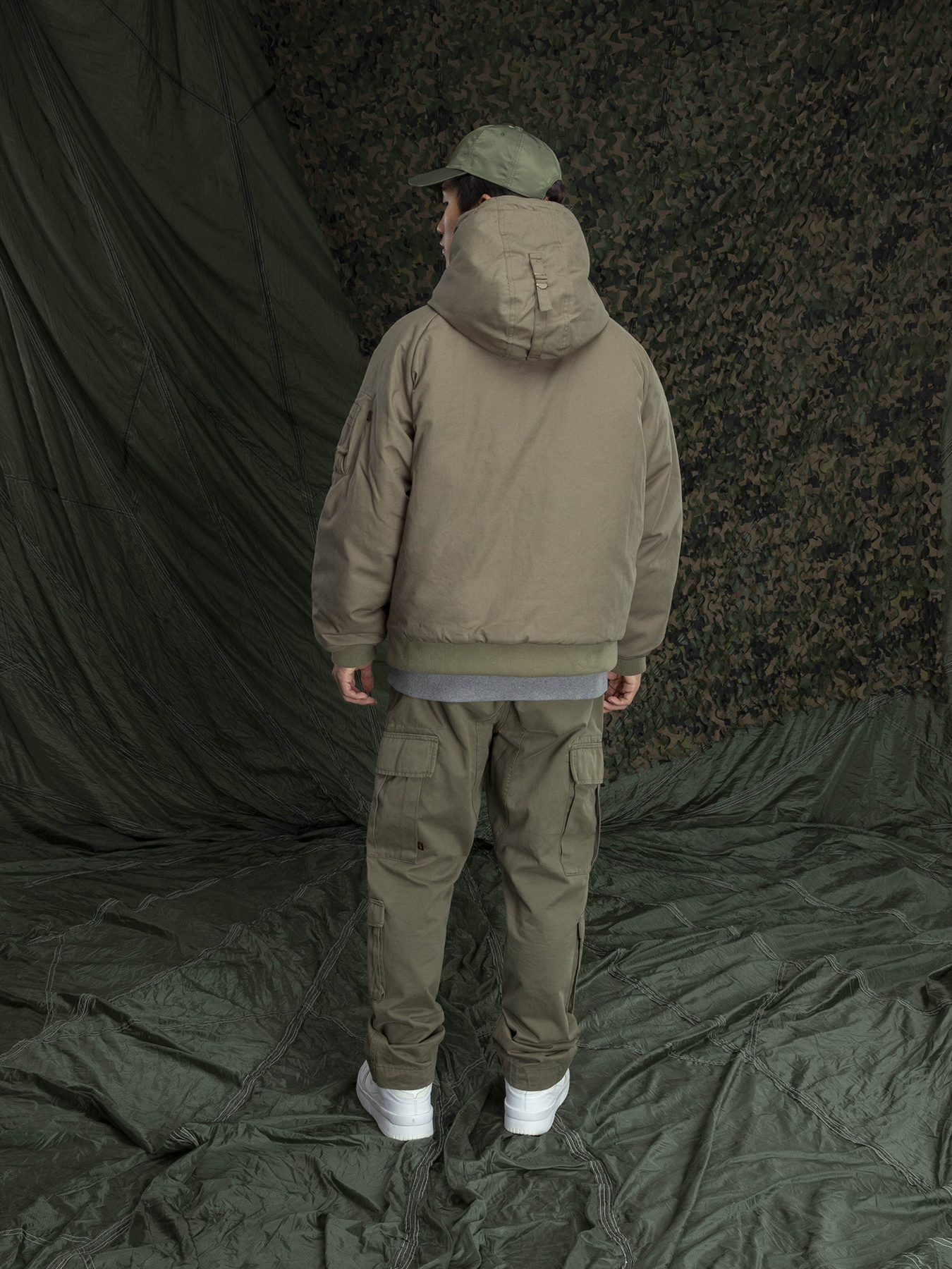 Куртки та дублянки Alpha Industries MA-1 модель MJM53502C1_359 Фото