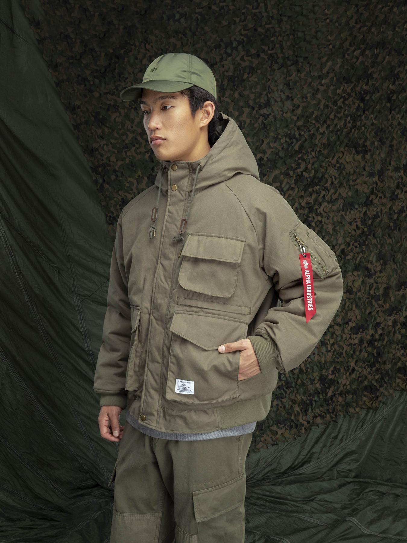 Куртки та дублянки Alpha Industries MA-1 модель MJM53502C1_359 Фото