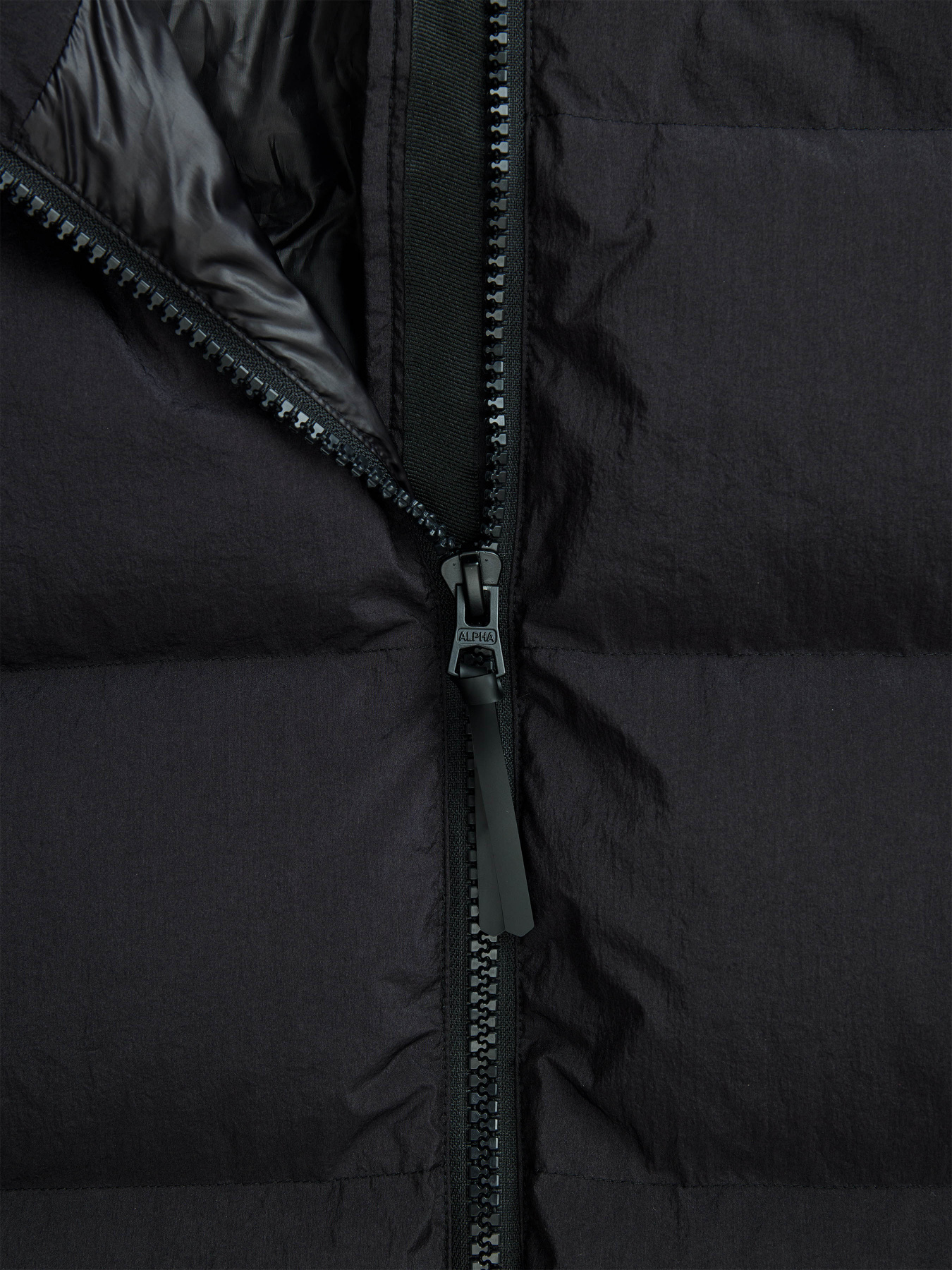 Куртки та дублянки Alpha Industries Sierra Belted Vest модель WJB53500C1_001 Фото
